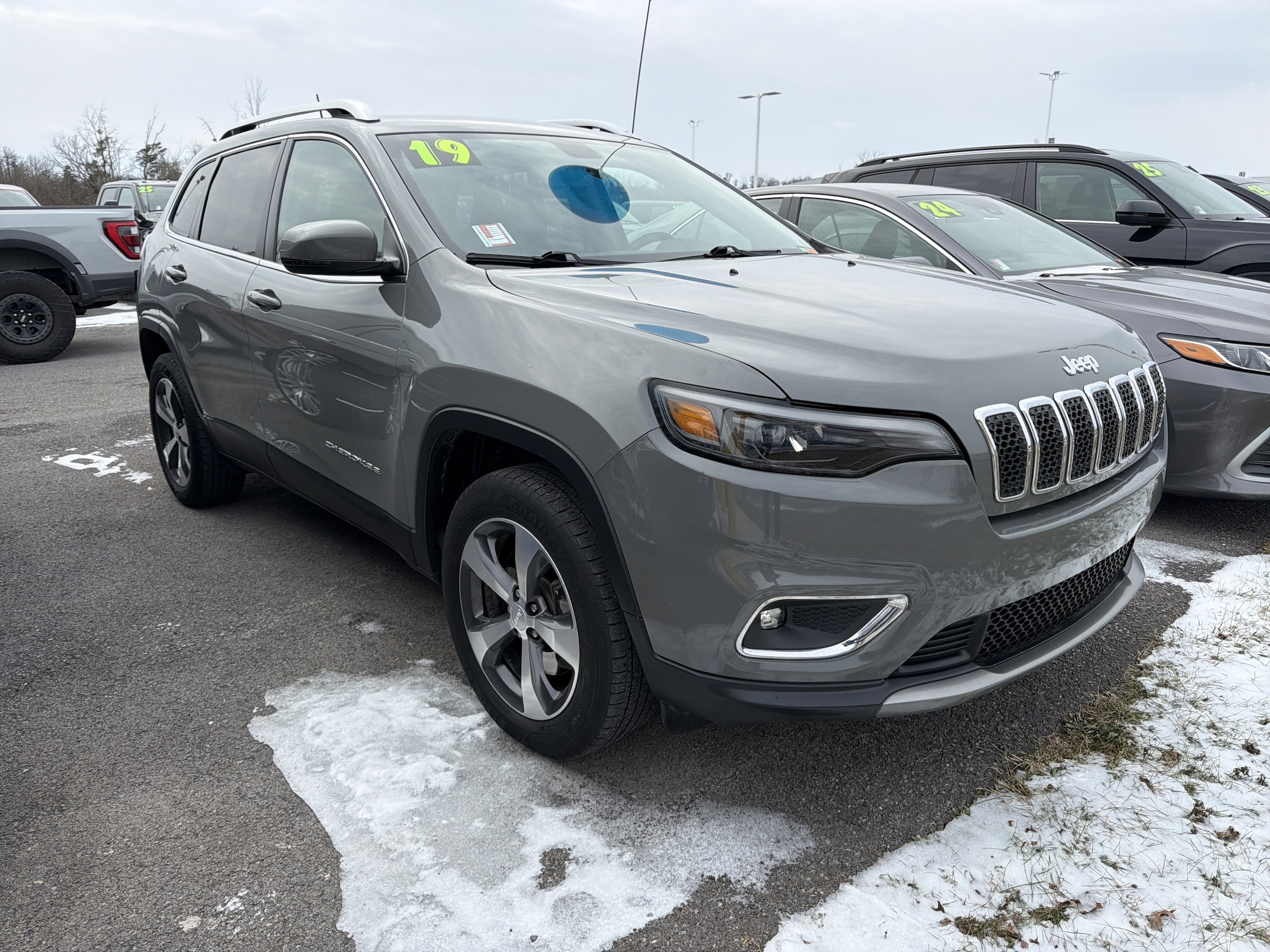 2019 Jeep Cherokee Limited's photo