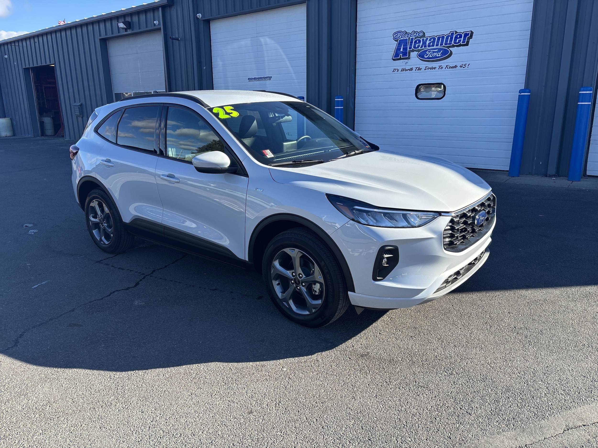 2025 Ford Escape ST-Line Select's photo