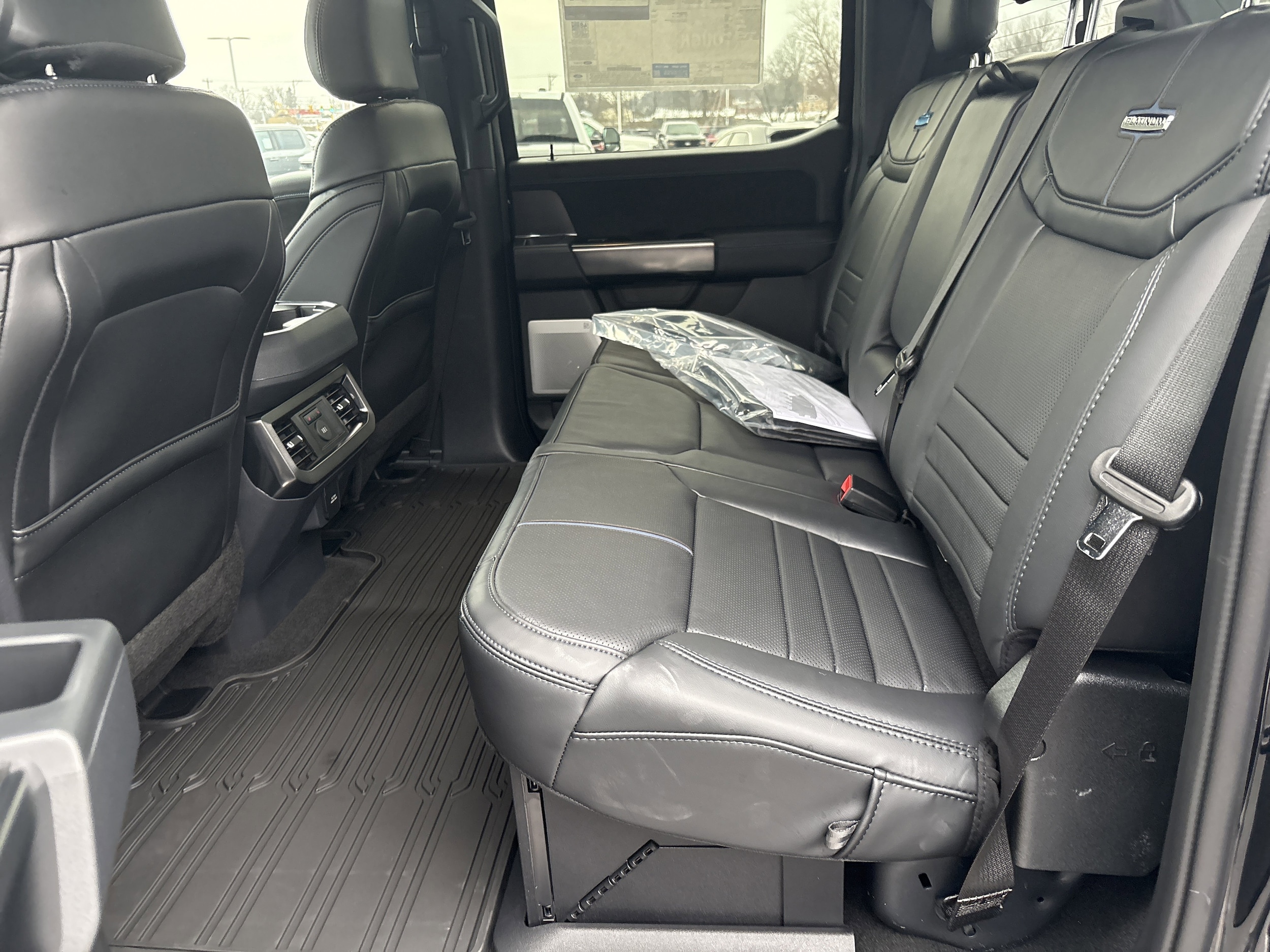2026 Ford F-250 Super Duty Platinum - Photo 13