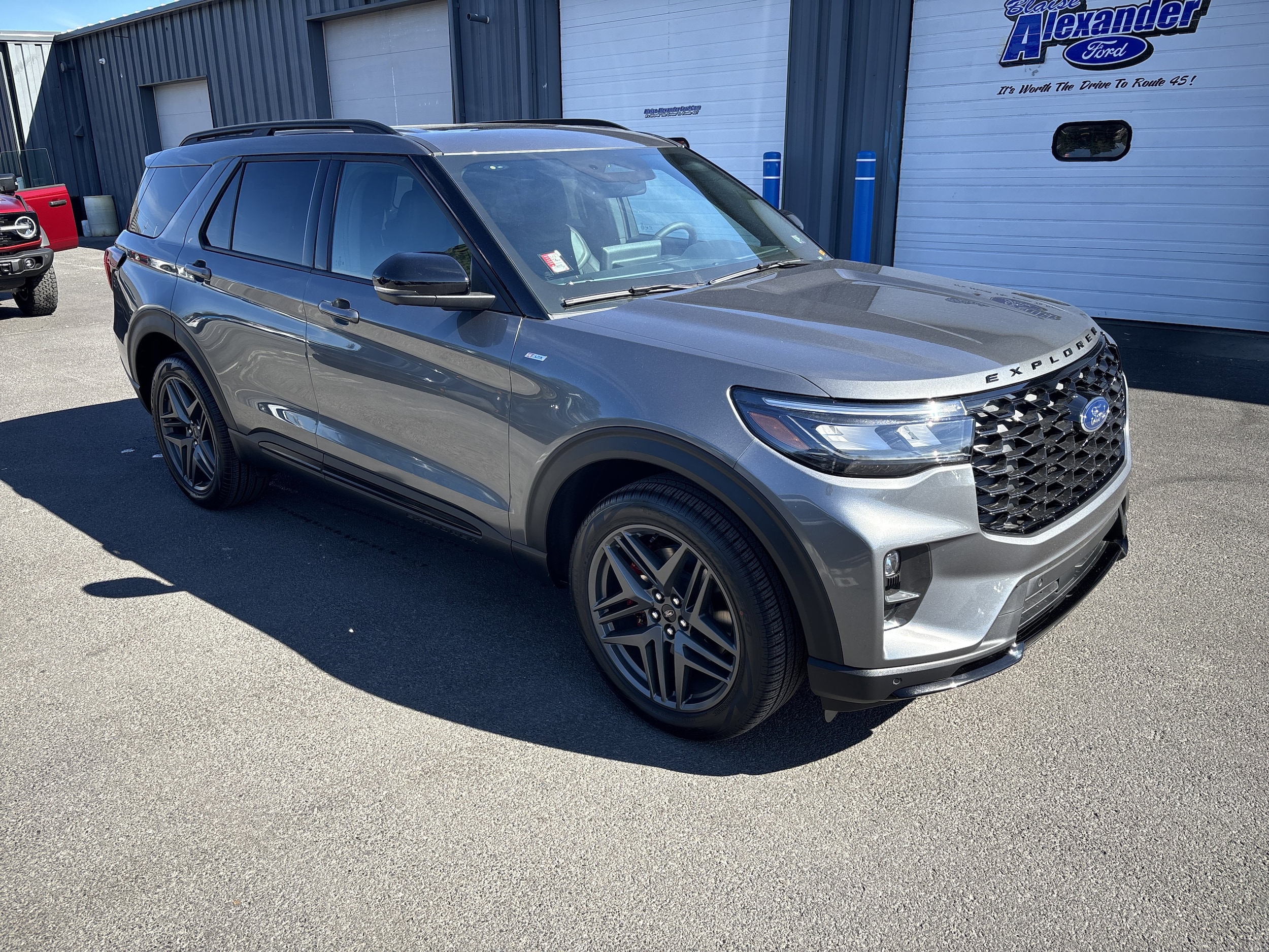 2025 Ford Explorer ST-LINE's photo