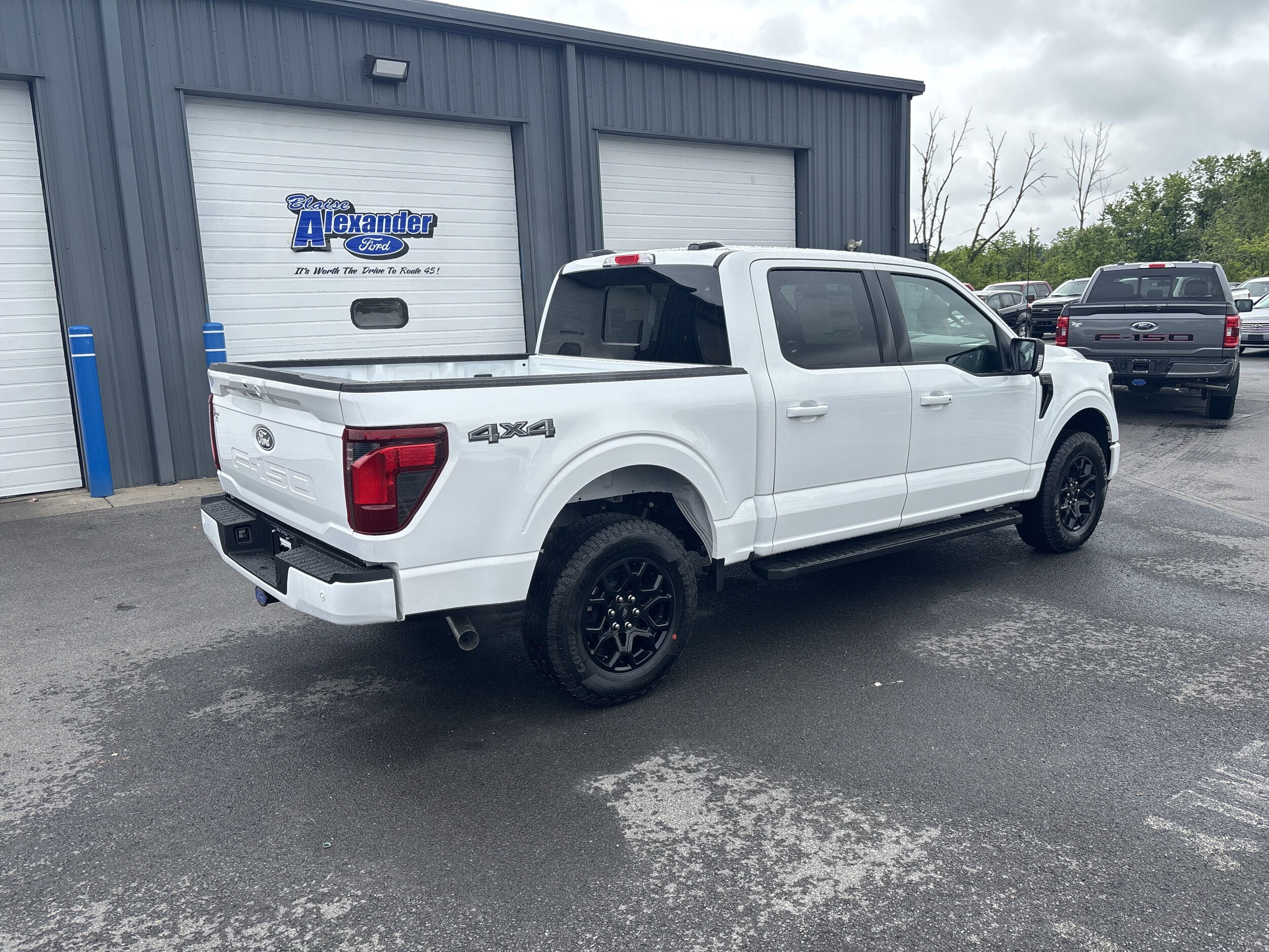 2025 Ford F-150 XLT photo 3