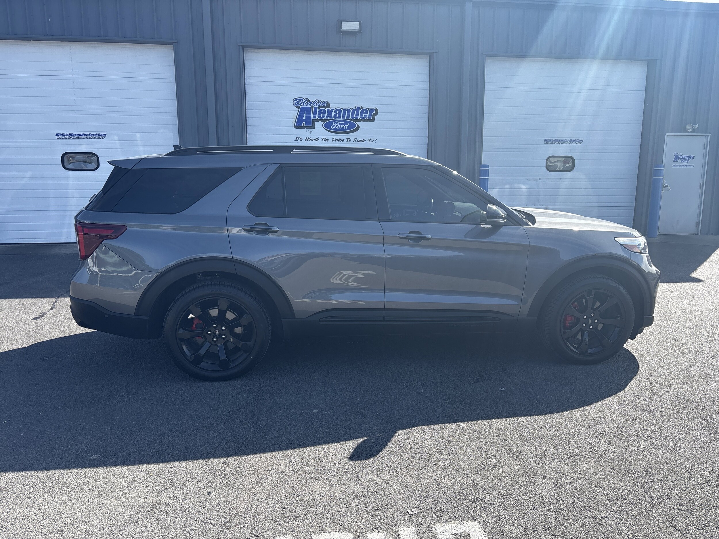 2021 Ford Explorer ST photo 2