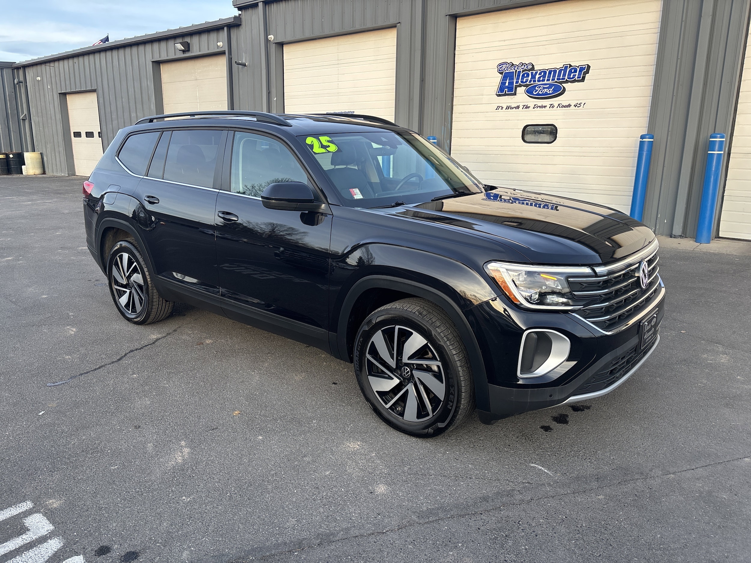 2025 Volkswagen Atlas SE w/Tech's photo