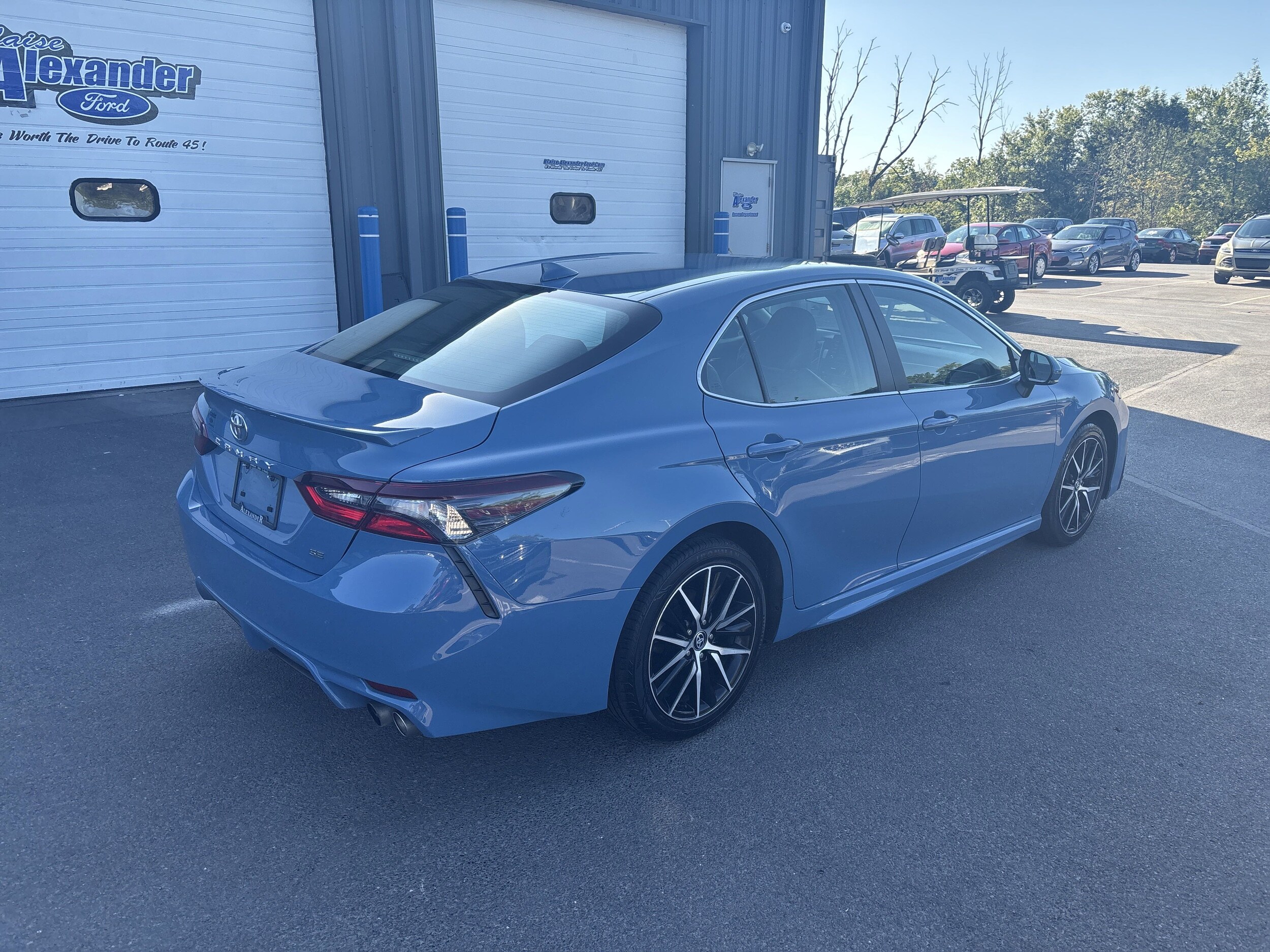 2023 Toyota Camry SE photo 3