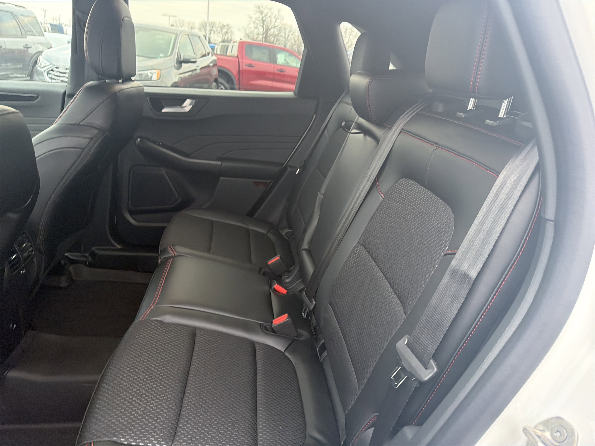 2026 Ford Escape ST-Line - Photo 13