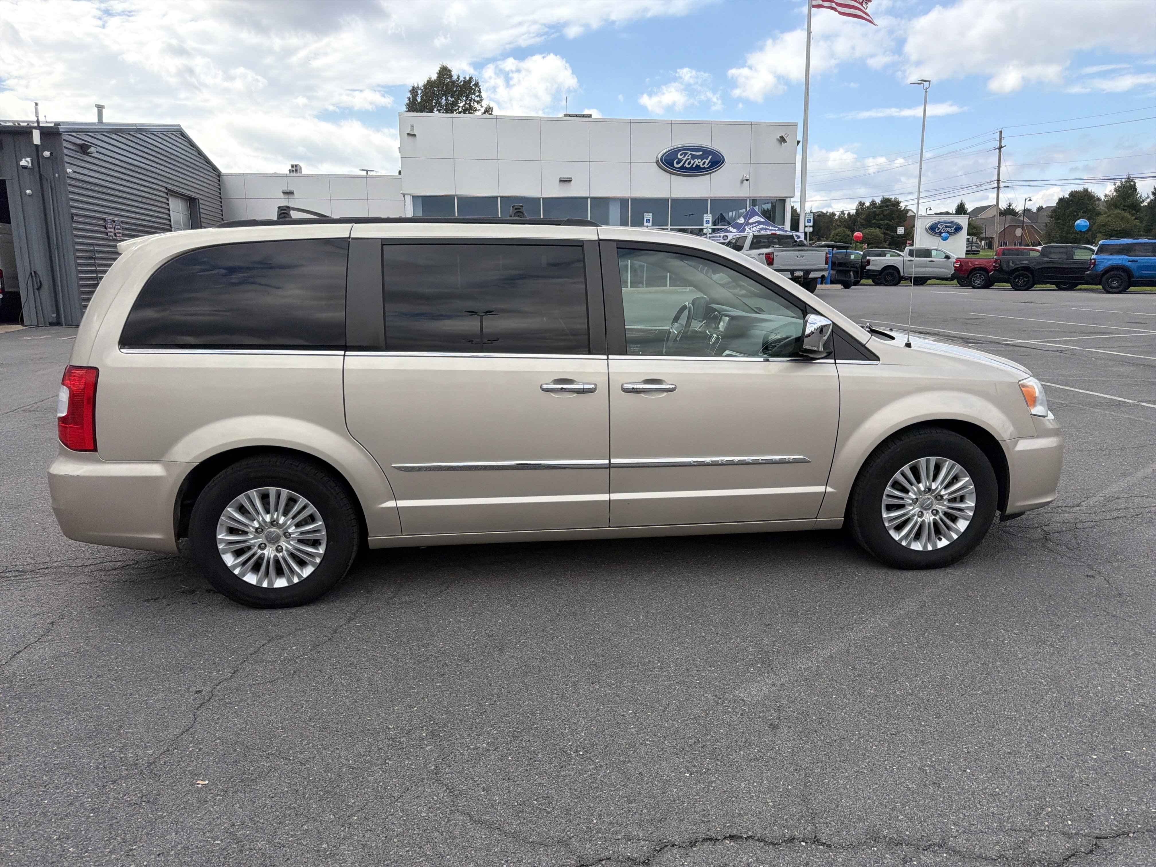 Used 2013 Chrysler Town & Country Touring-L with VIN 2C4RC1CG2DR531693 for sale in Lewisburg, PA
