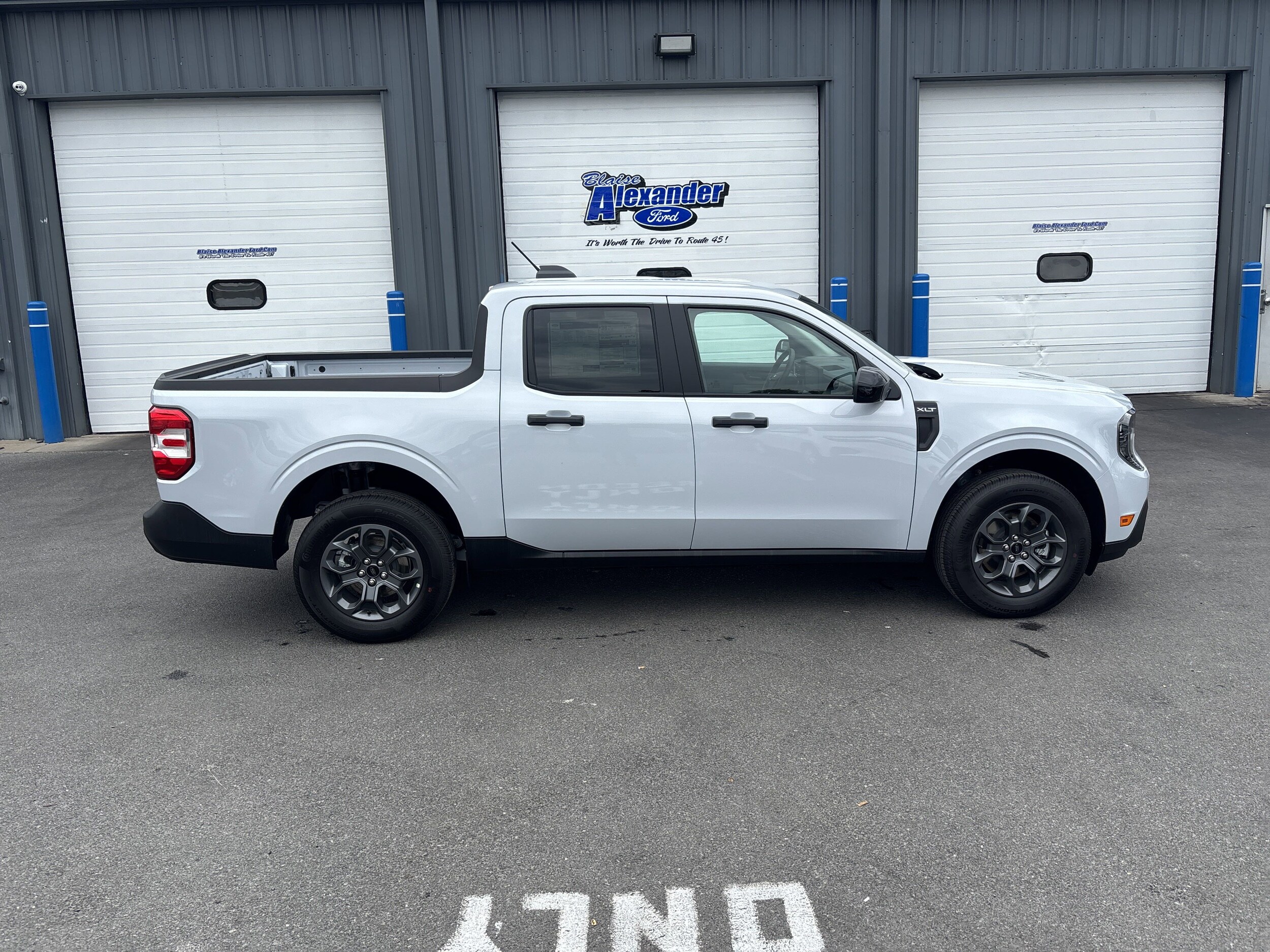 2025 Ford Maverick XLT photo 2