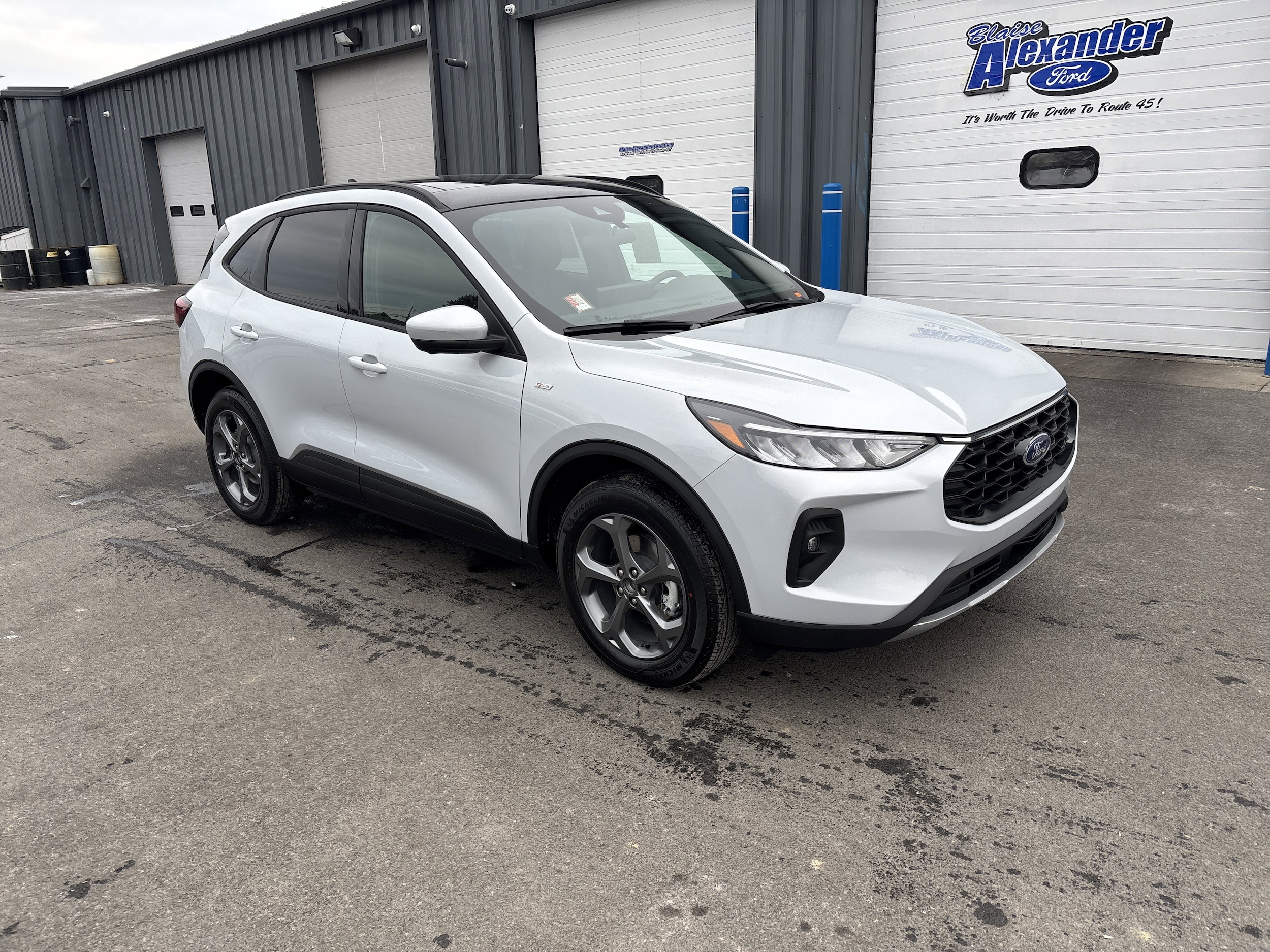 2026 Ford Escape ST-Line Select's photo