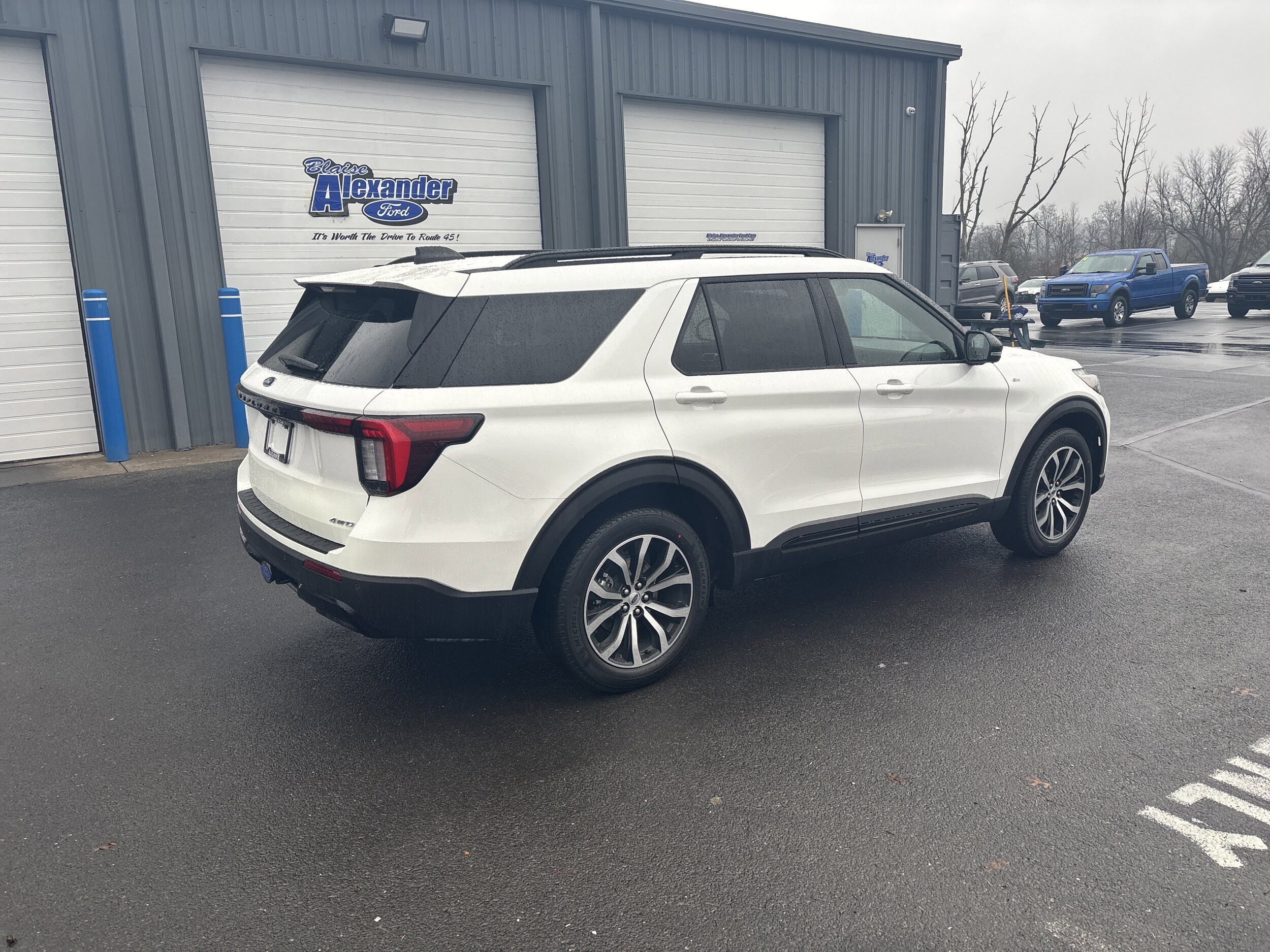 2026 Ford Explorer ST-Line photo 3