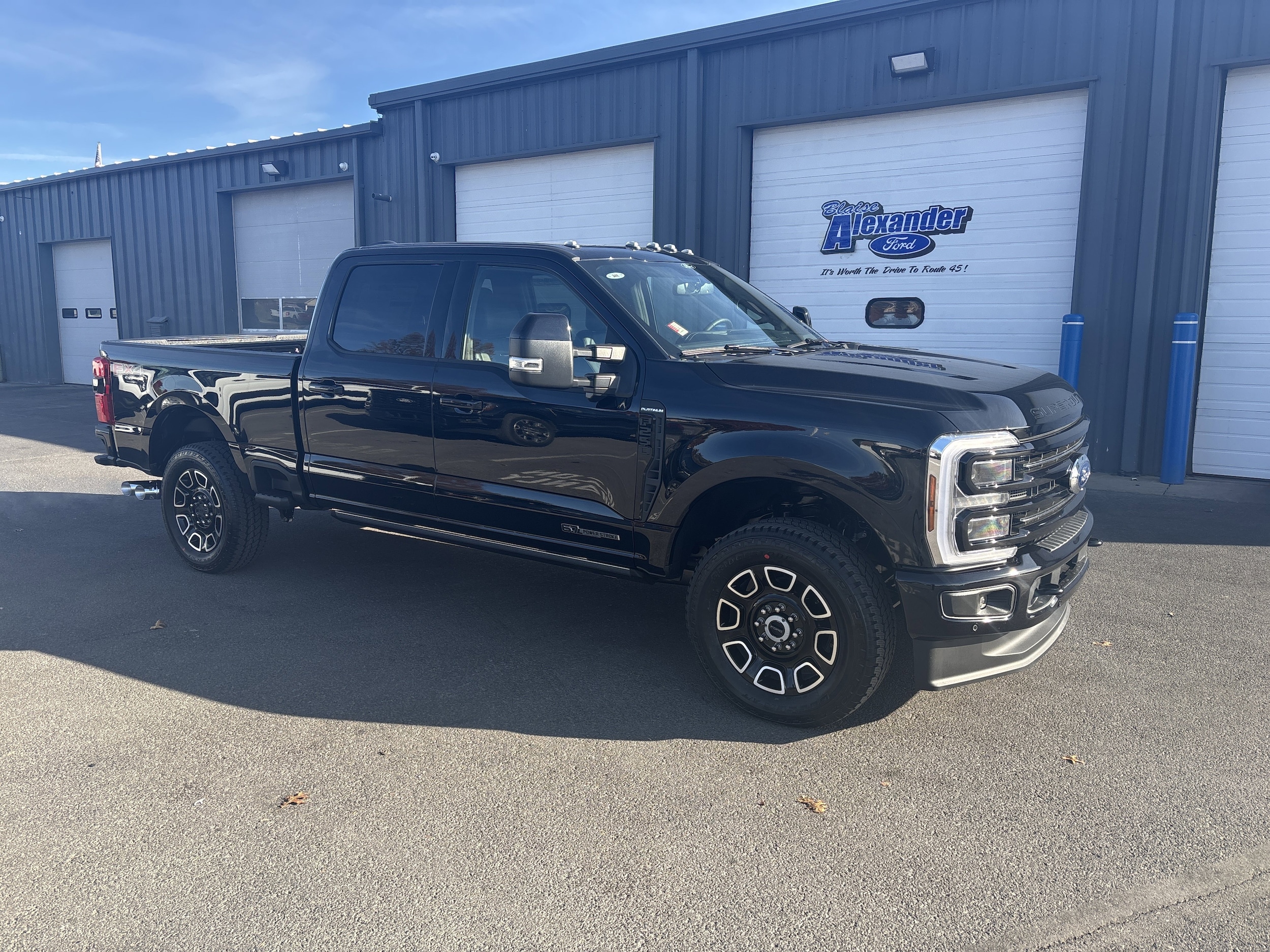 2026 Ford F-250 Super Duty Platinum's photo