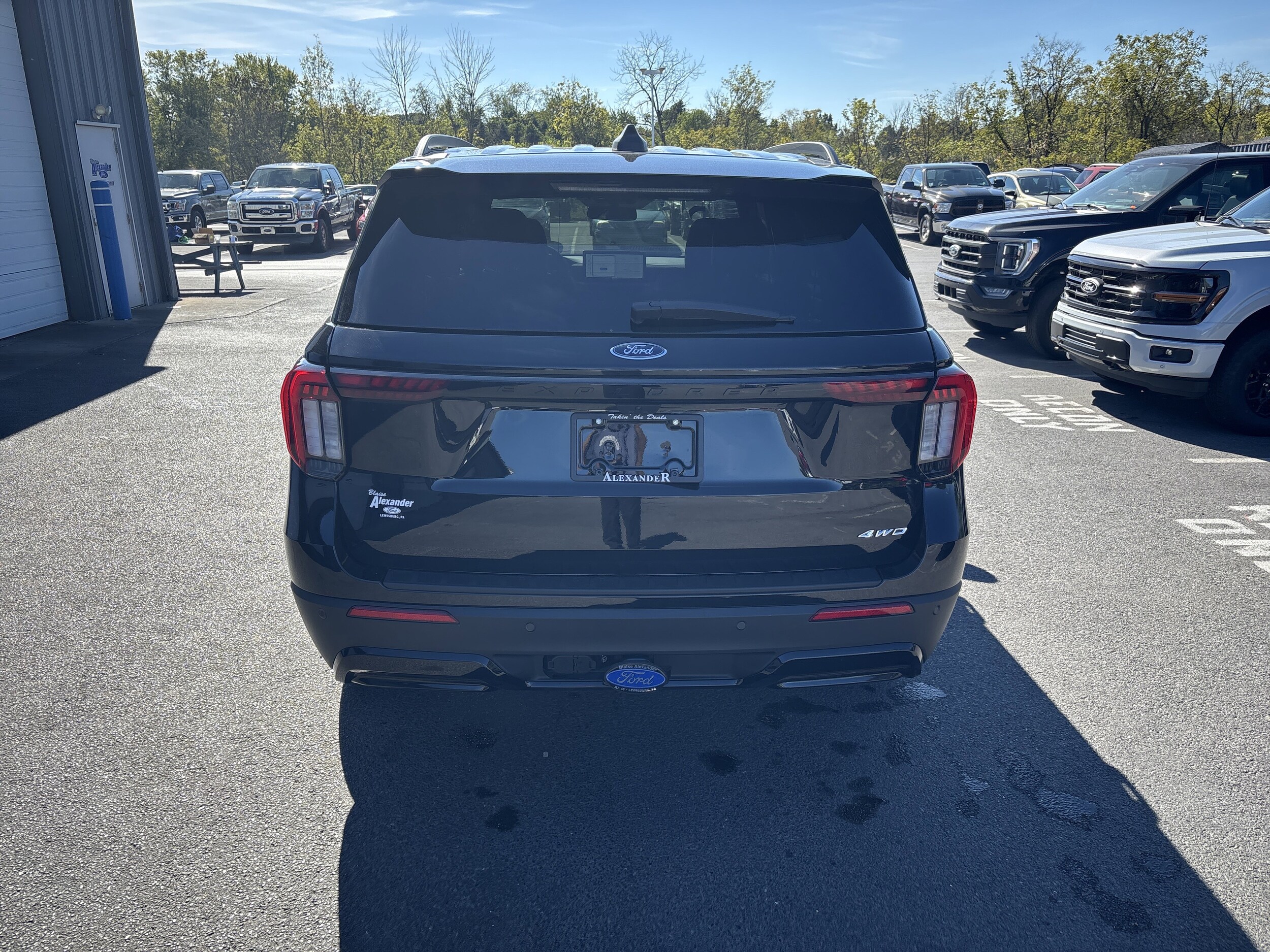 2025 Ford Explorer ST-Line photo 3