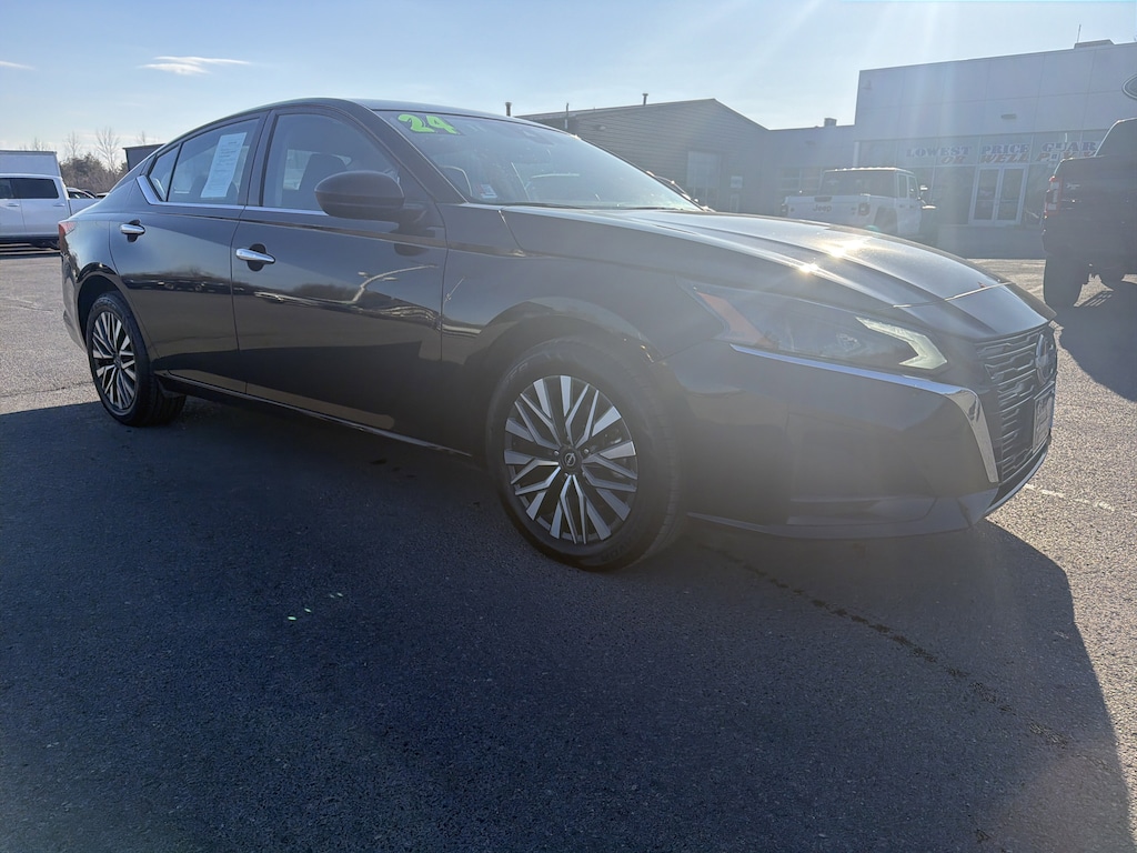 Used 2024 Nissan Altima 2.5 SV Sedan