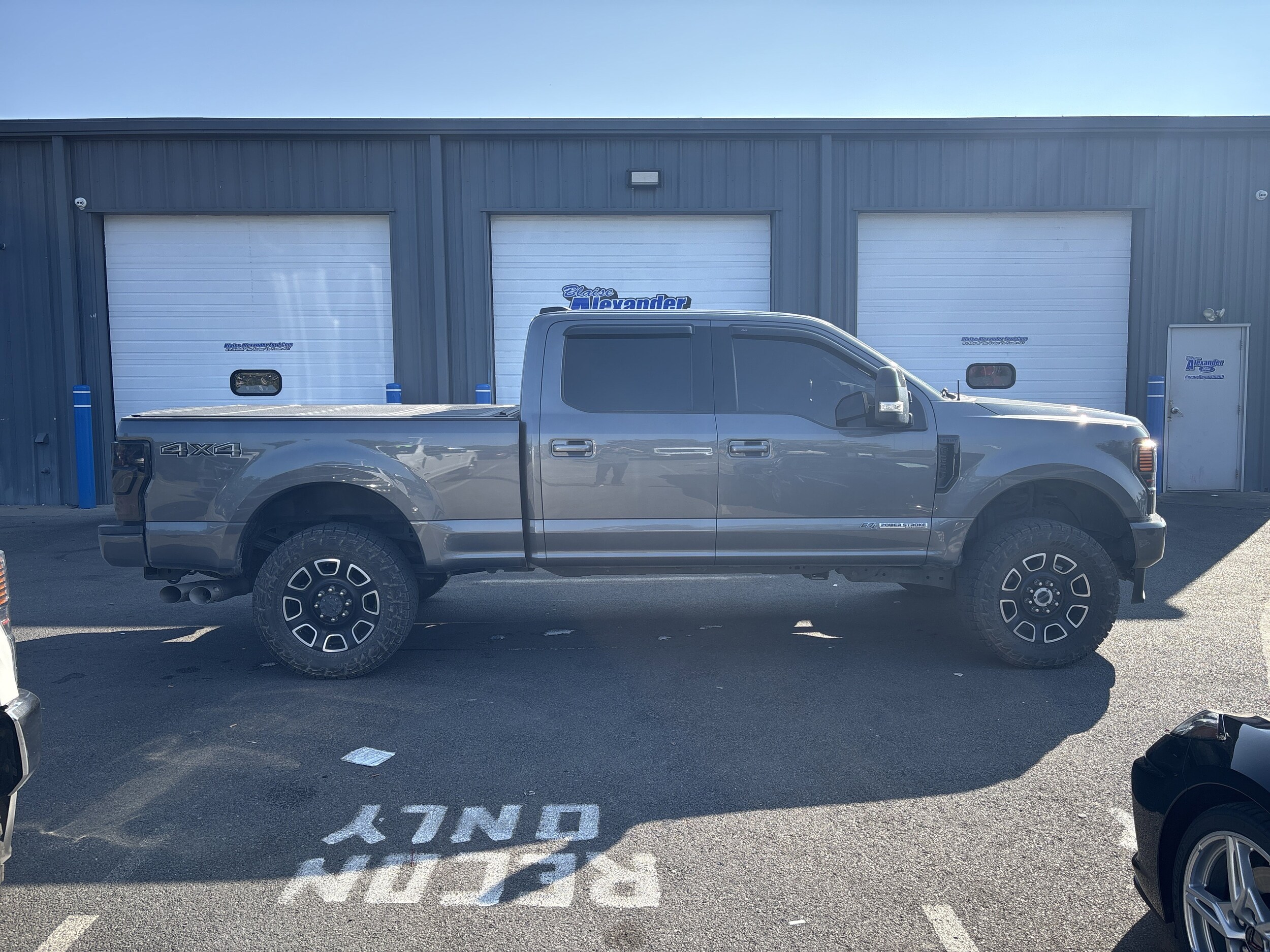 2022 Ford F-250 Lariat photo 2