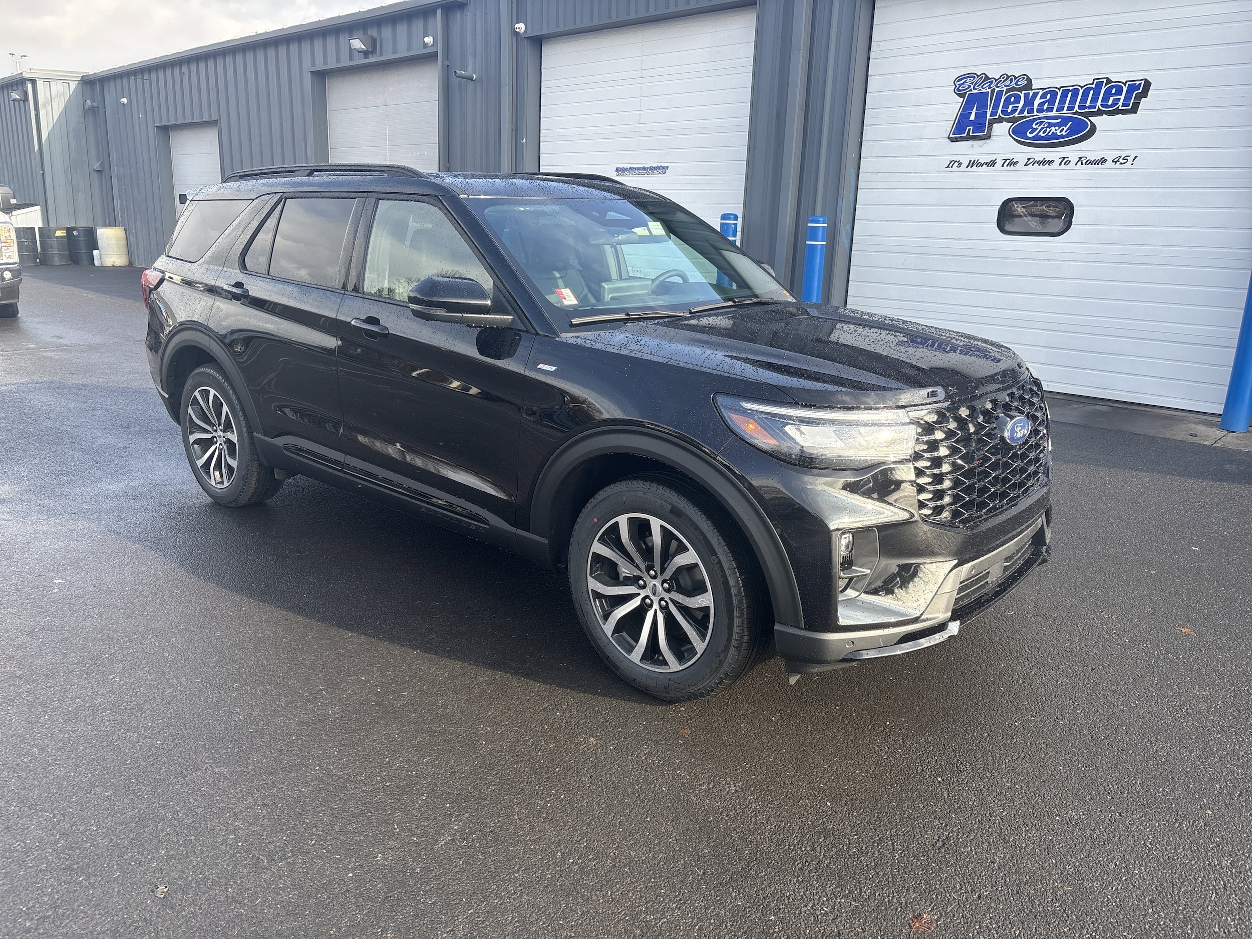 2026 Ford Explorer ST-LINE's photo