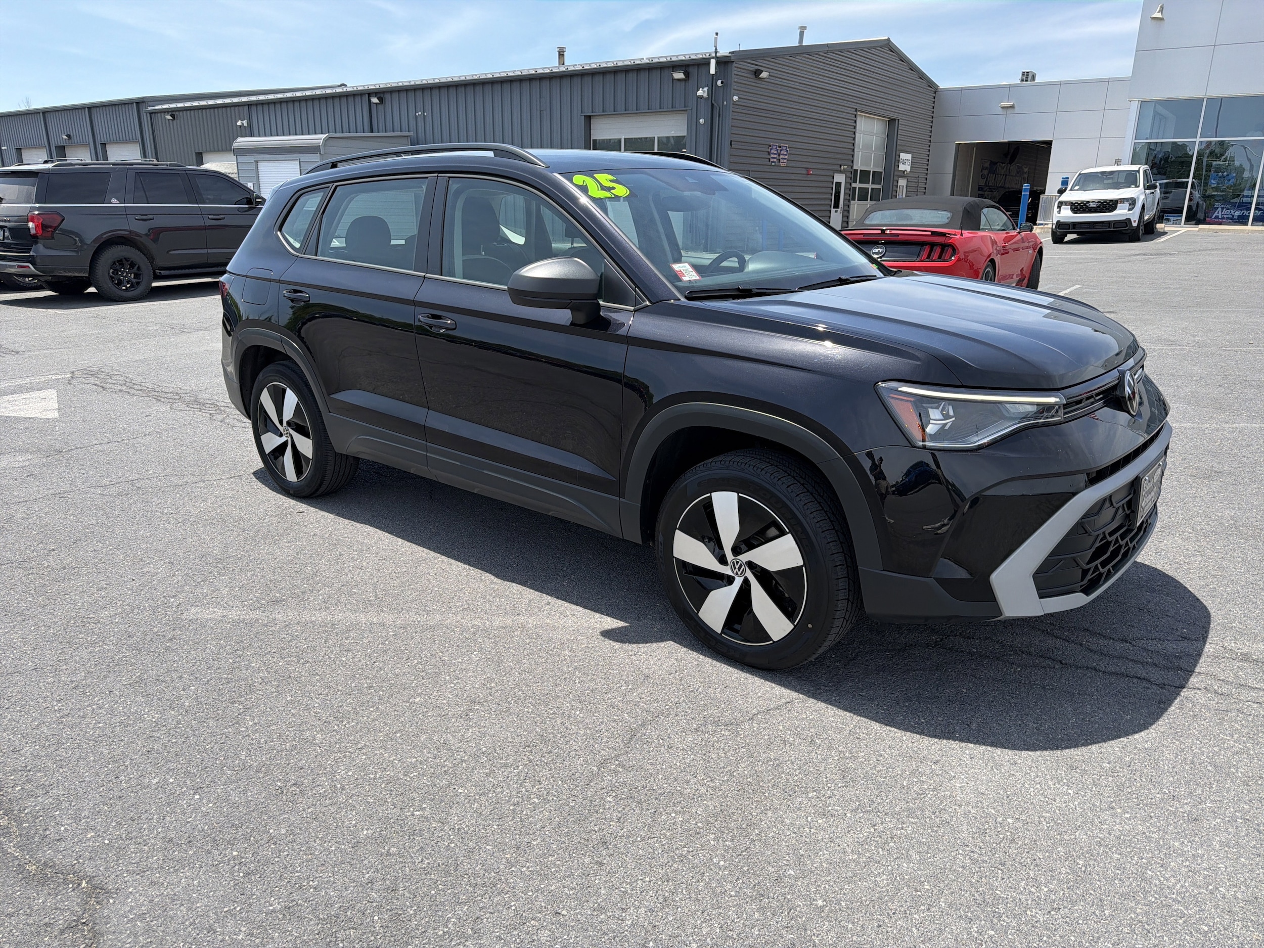2025 Volkswagen Taos 1.5T S 4Motion's photo
