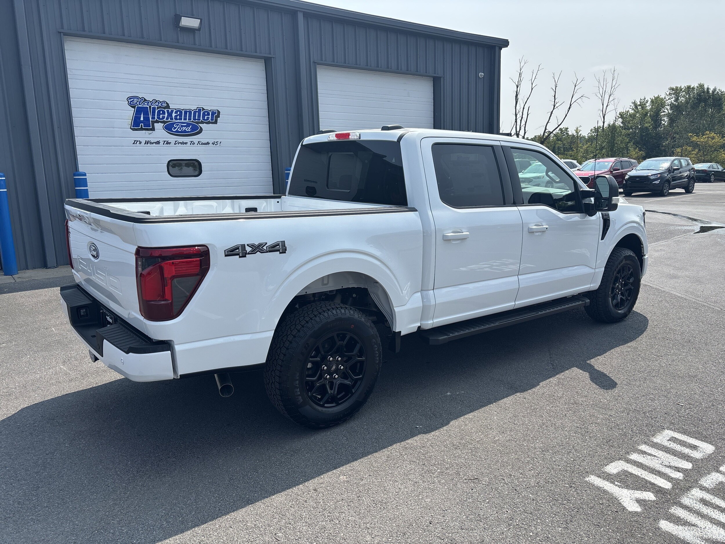 2025 Ford F-150 XLT photo 2