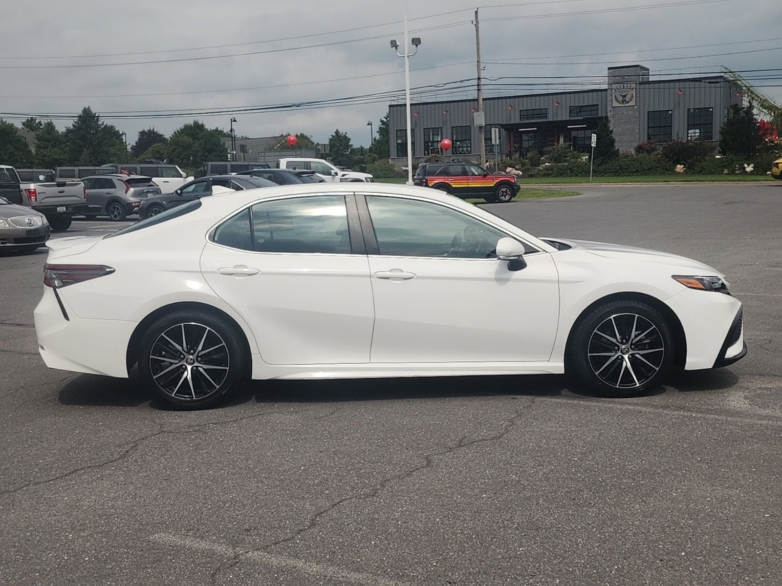 Used 2022 Toyota Camry SE with VIN 4T1G11AK3NU623173 for sale in Lewisburg, PA