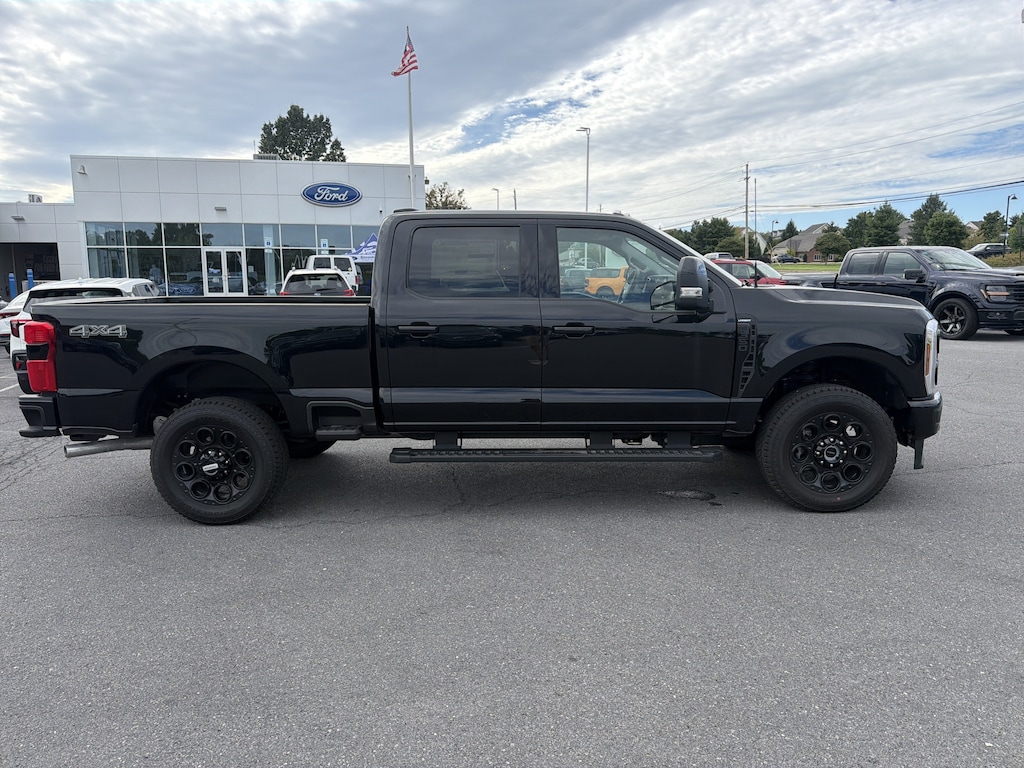 New 2026 Ford F-350 LARIAT Truck Crew Cab