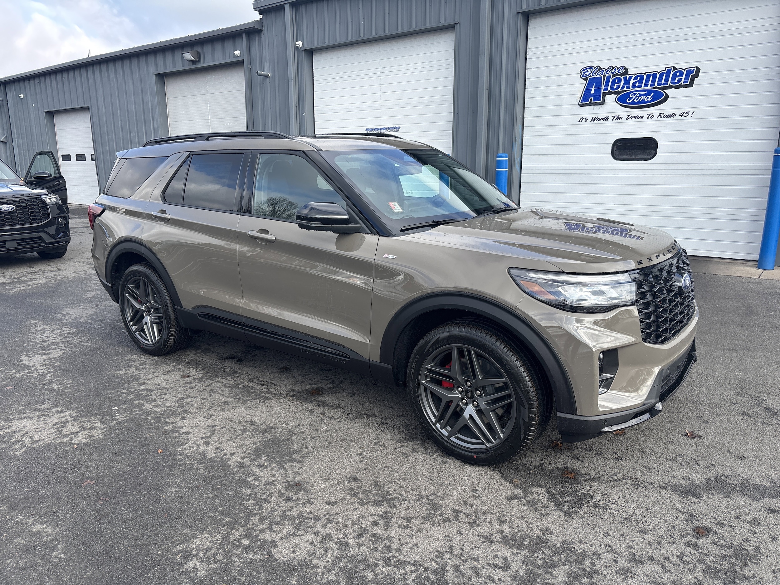 2026 Ford Explorer ST-LINE's photo