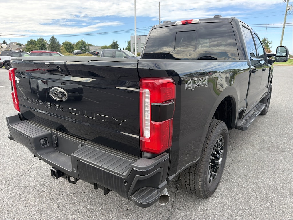 New 2026 Ford F-350 LARIAT Truck Crew Cab