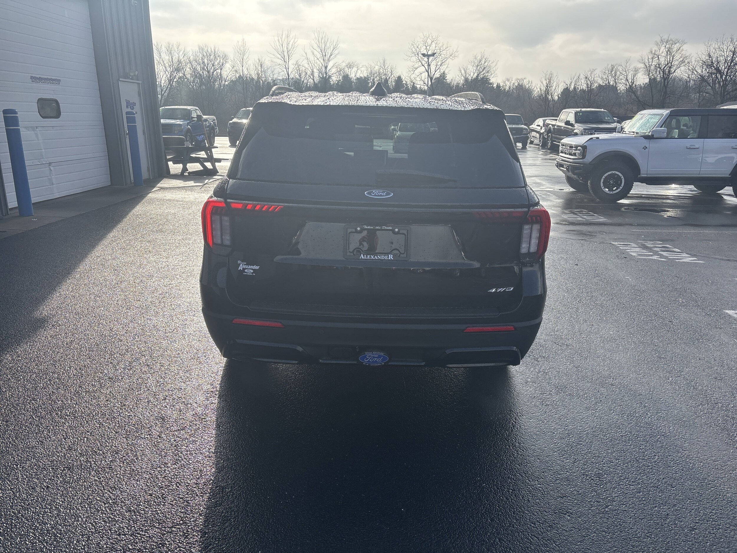 2026 Ford Explorer ST-Line photo 3