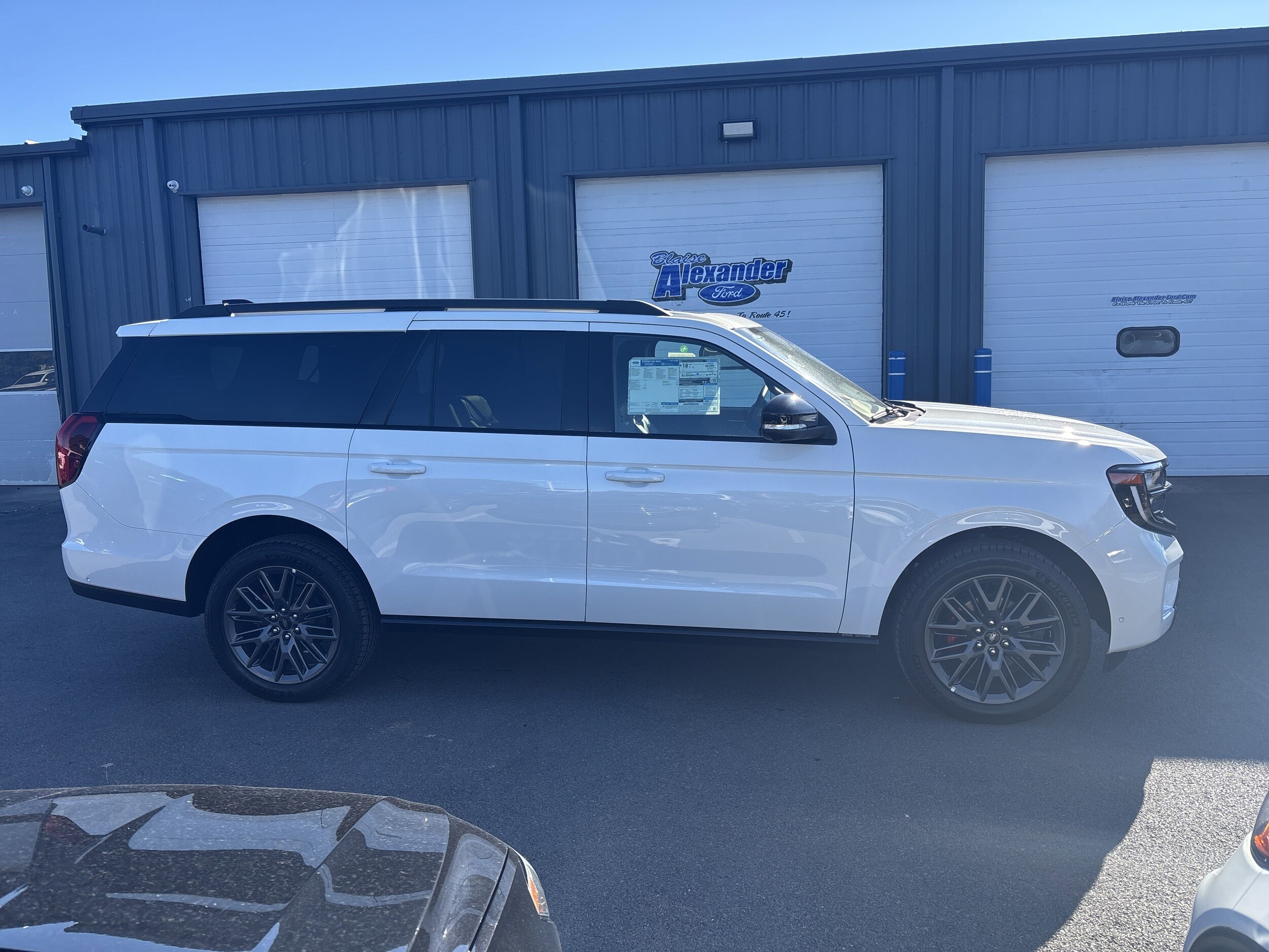 2025 Ford Expedition Platinum MAX photo 2