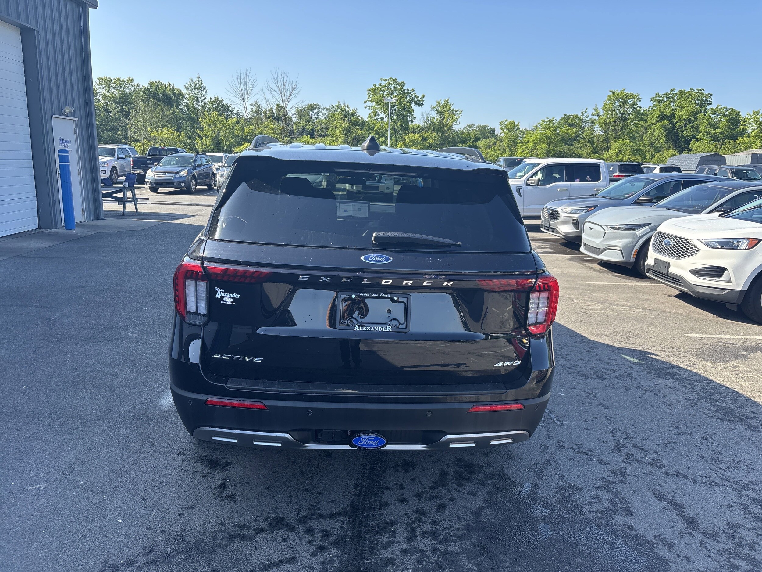 2025 Ford Explorer photo 4