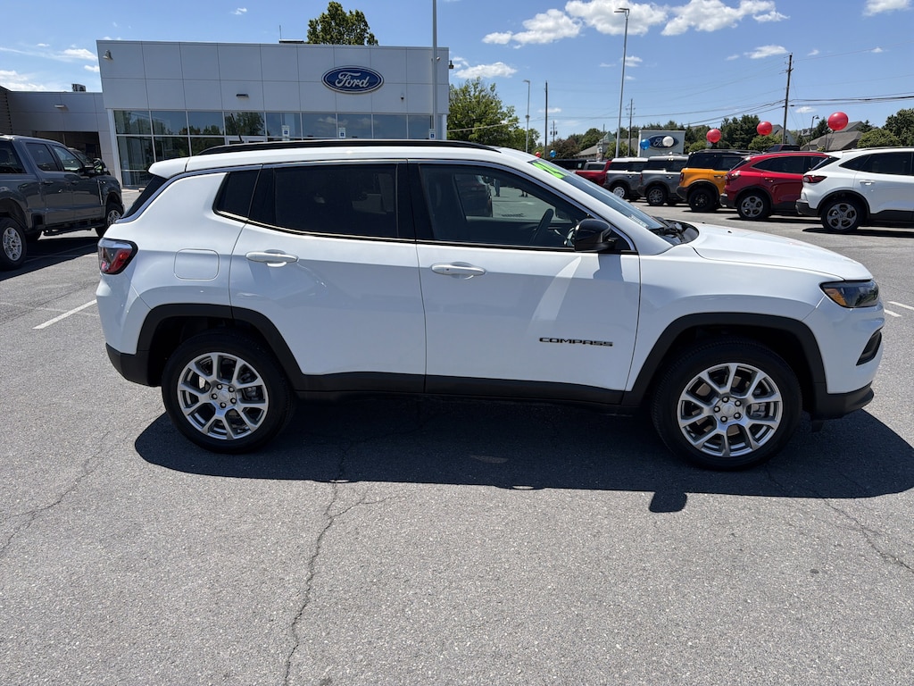 Used 2024 Jeep Compass Latitude Lux SUV