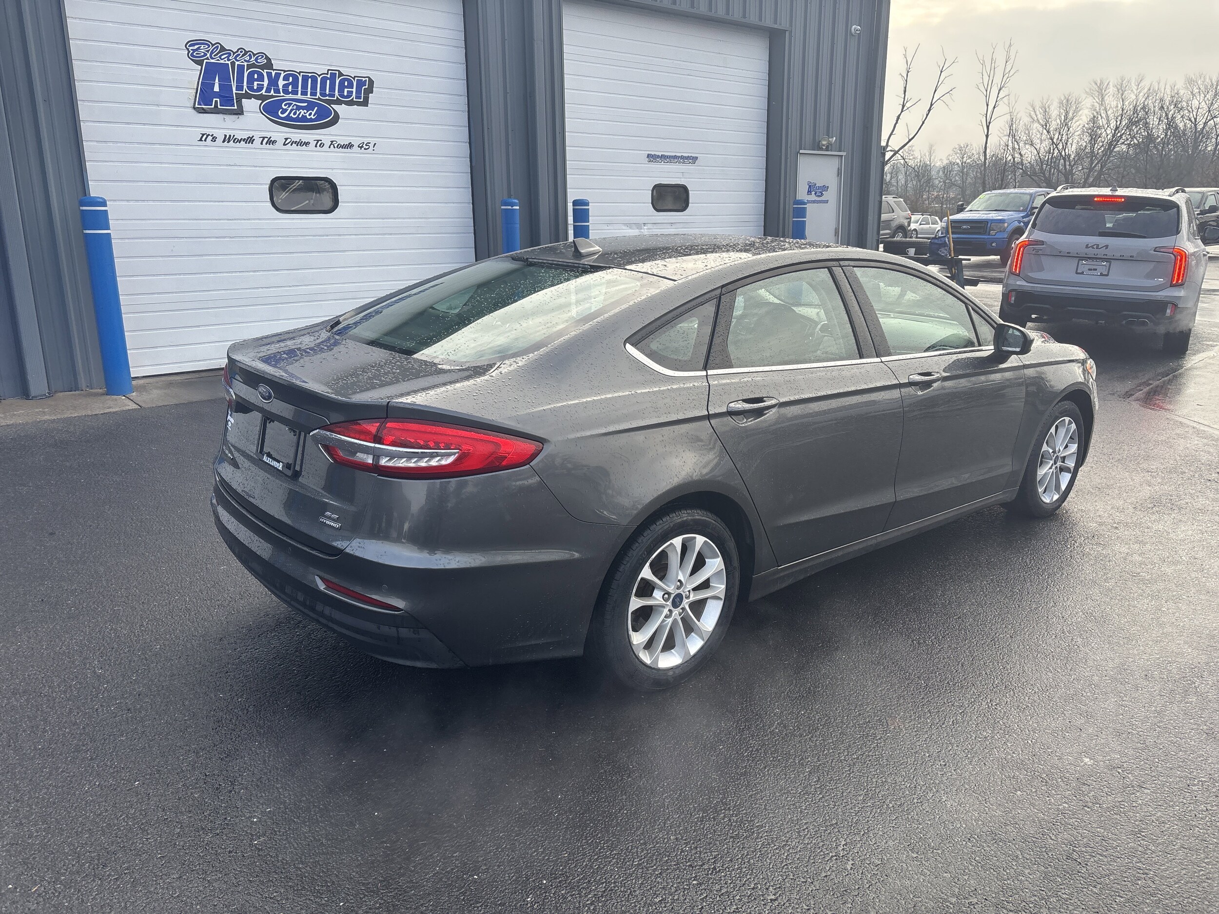 2020 Ford Fusion Hybrid SE photo 3