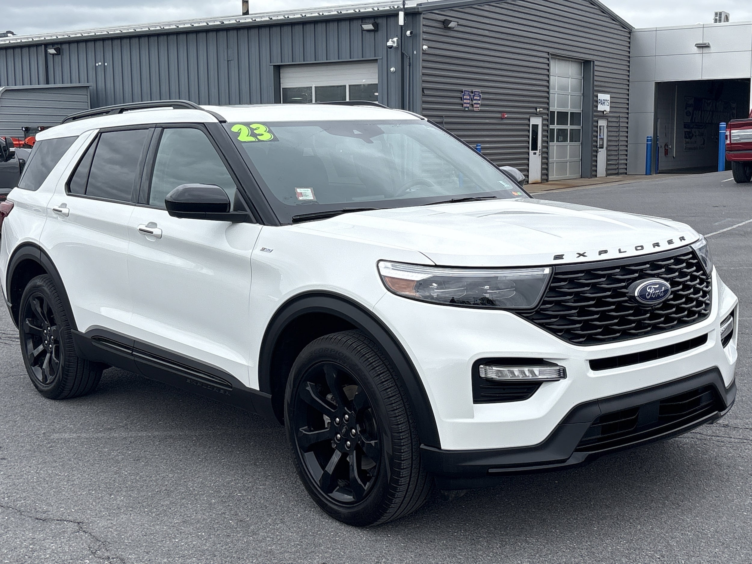 2023 Ford Explorer ST-LINE 4WD's photo