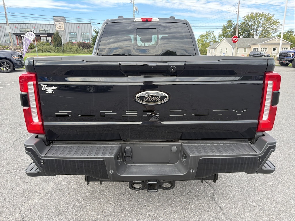 New 2026 Ford F-350 LARIAT Truck Crew Cab
