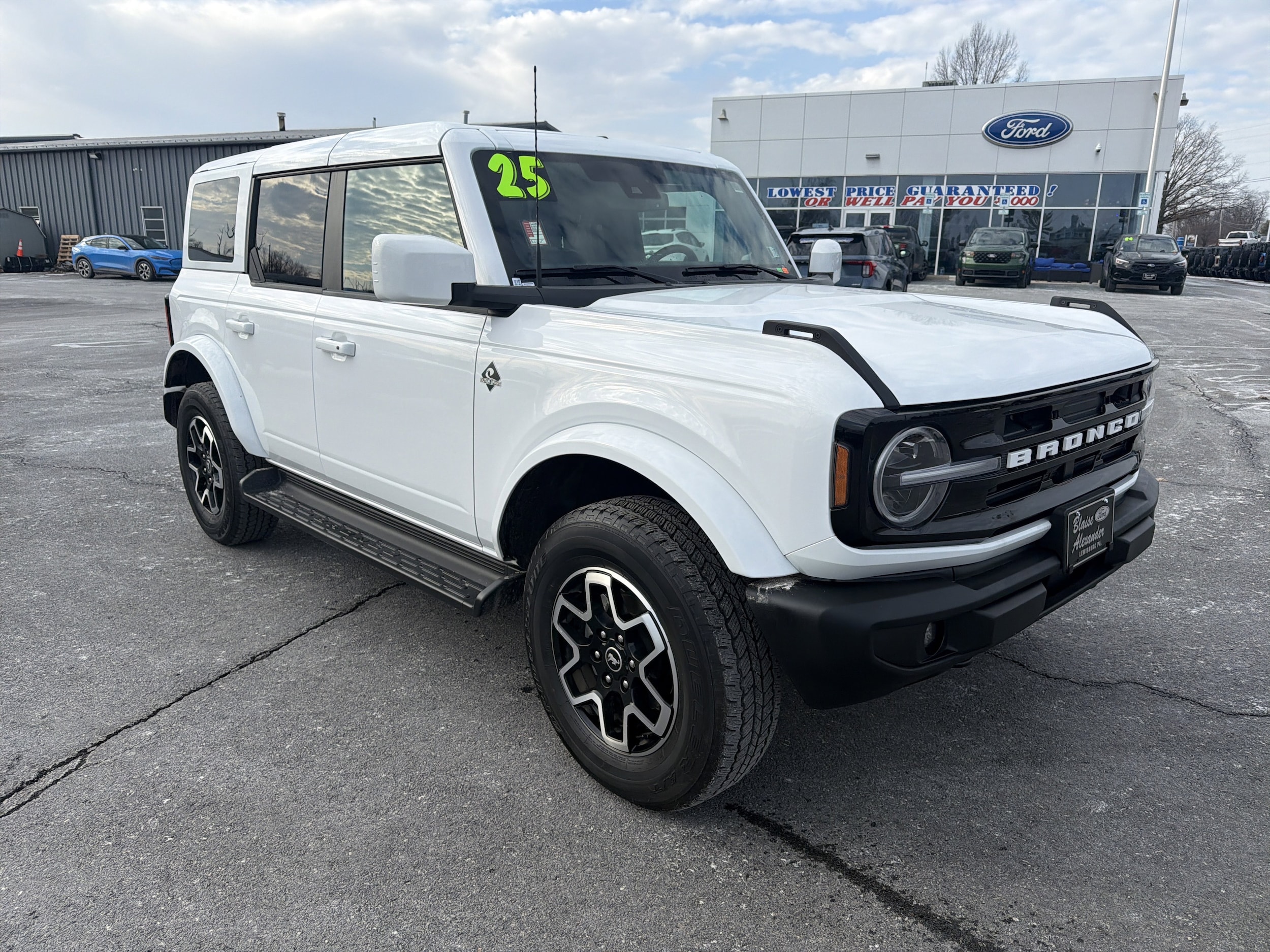 2025 Ford Bronco 4-Door Outer Banks's photo
