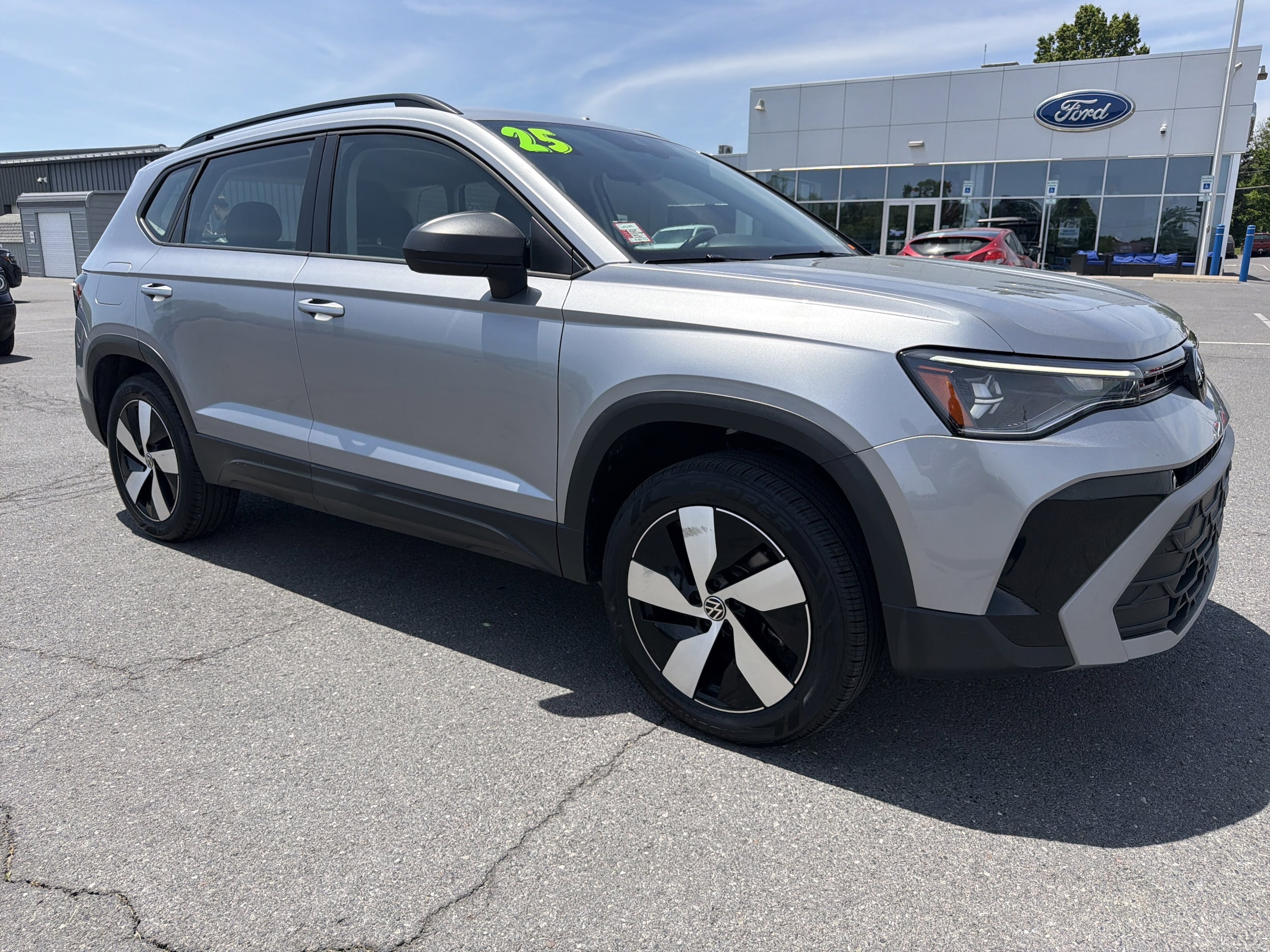 2025 Volkswagen Taos 1.5T S 4Motion's photo