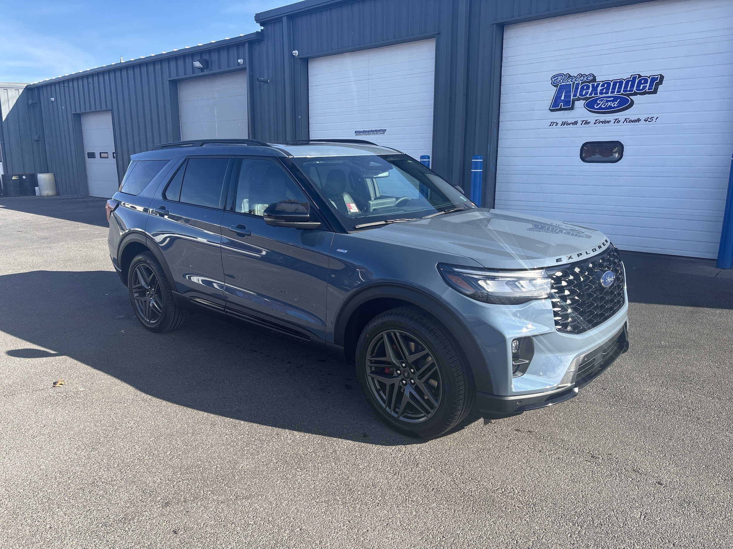 2026 Ford Explorer ST-LINE's photo