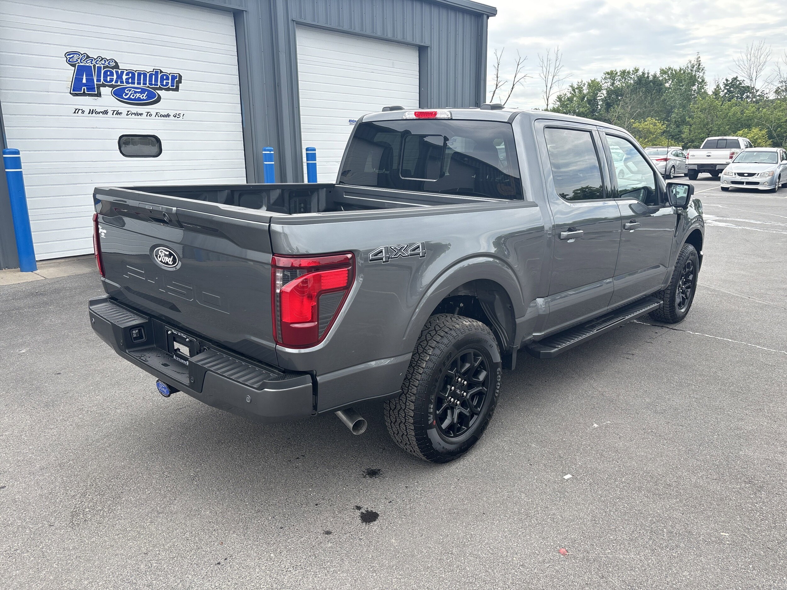 2025 Ford F-150 XLT photo 3
