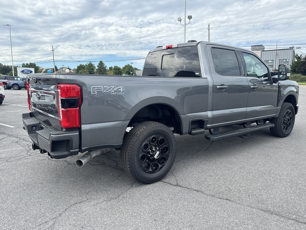 New 2026 Ford F-350 LARIAT Truck Crew Cab