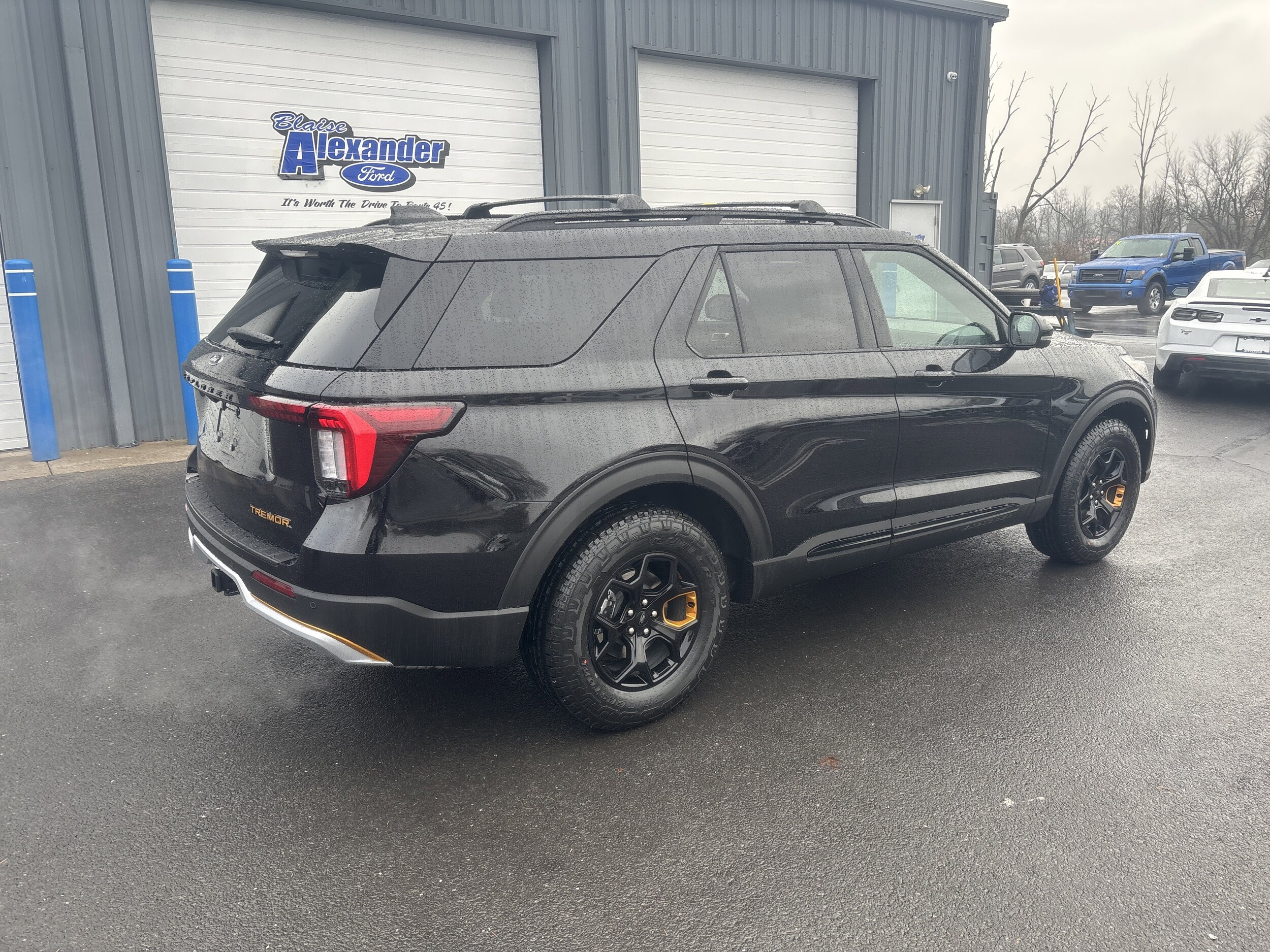 2026 Ford Explorer photo 3