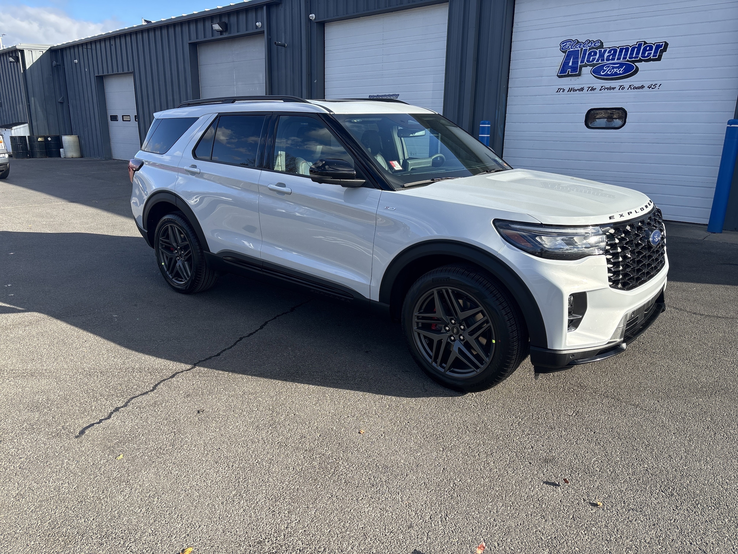 2026 Ford Explorer ST-LINE's photo