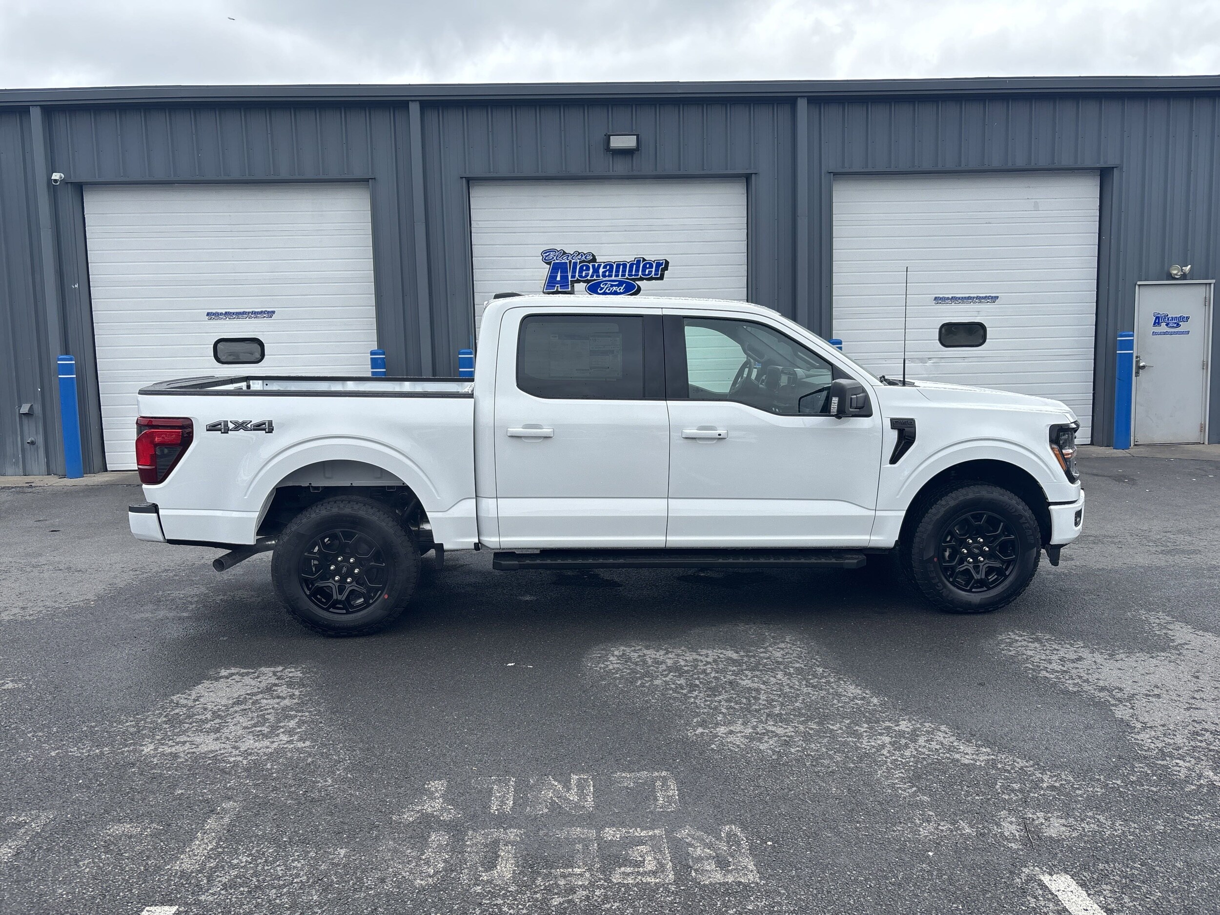 2025 Ford F-150 XLT photo 2