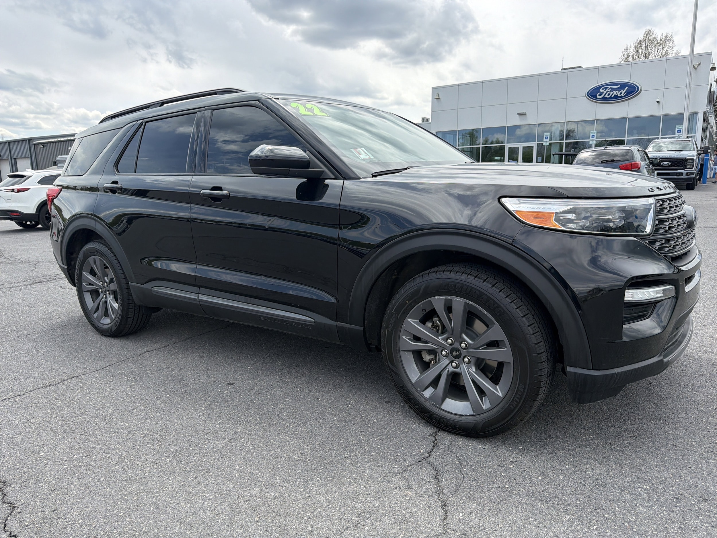 2022 Ford Explorer XLT 4WD's photo