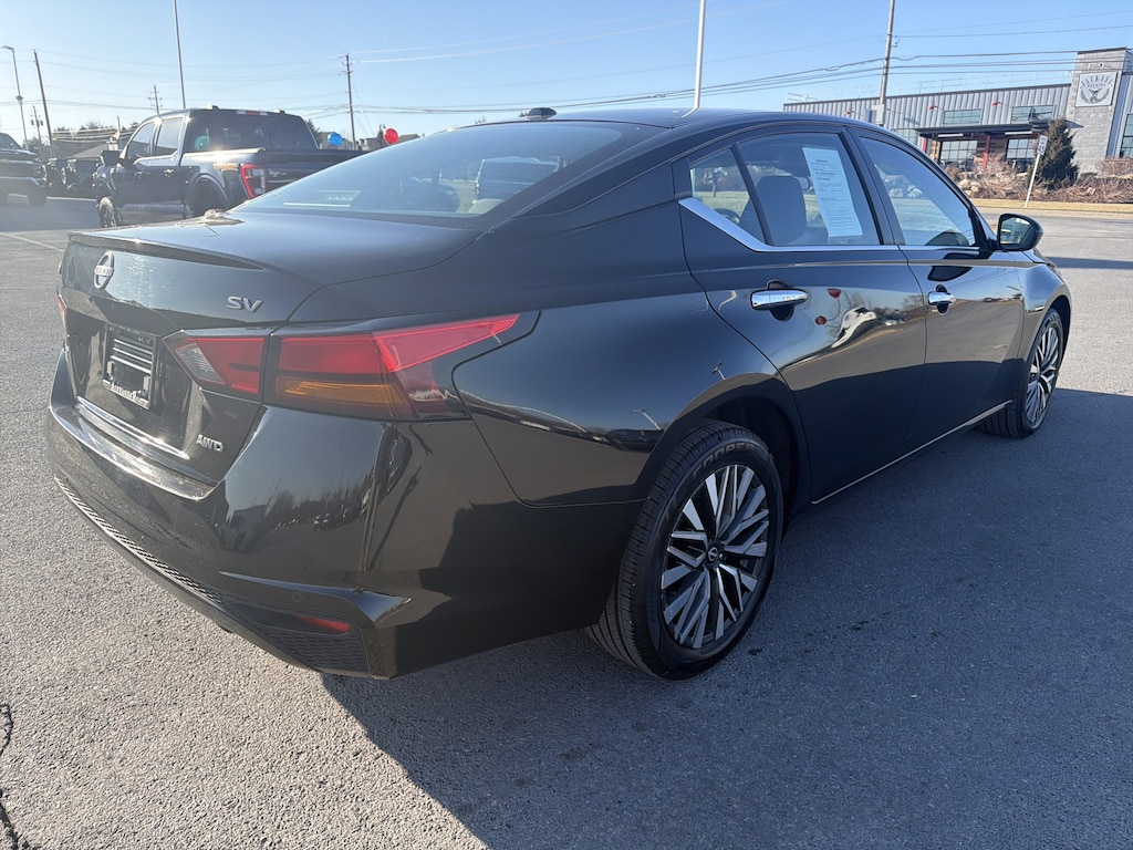 Used 2024 Nissan Altima 2.5 SV Sedan