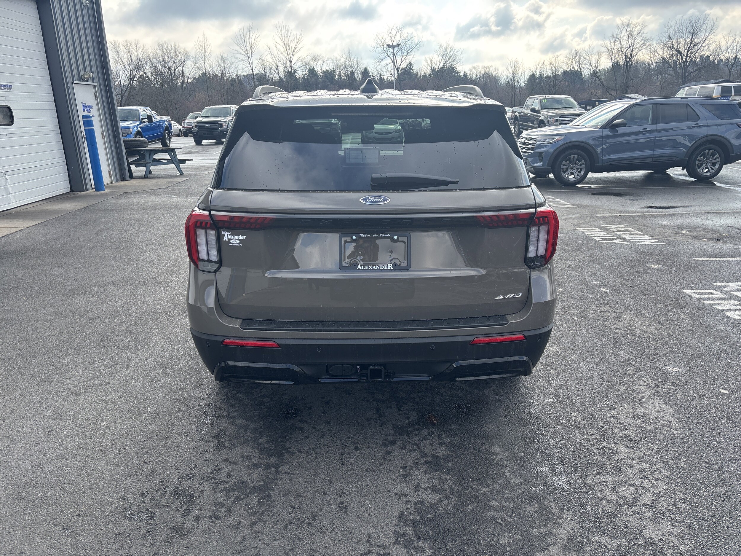 2026 Ford Explorer ST-Line photo 3