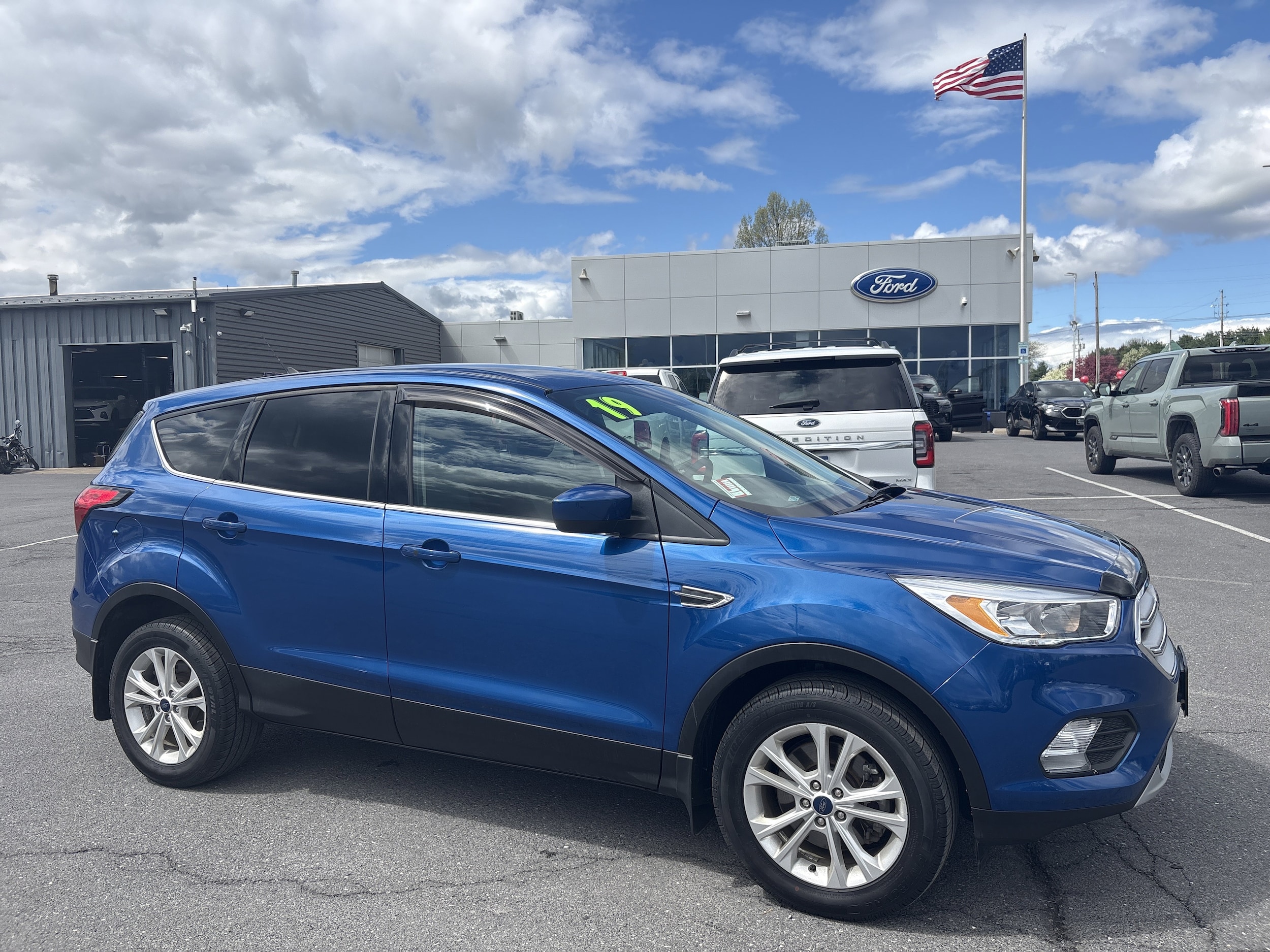 Used 2019 Ford Escape SE with VIN 1FMCU9GD3KUA69061 for sale in Lewisburg, PA
