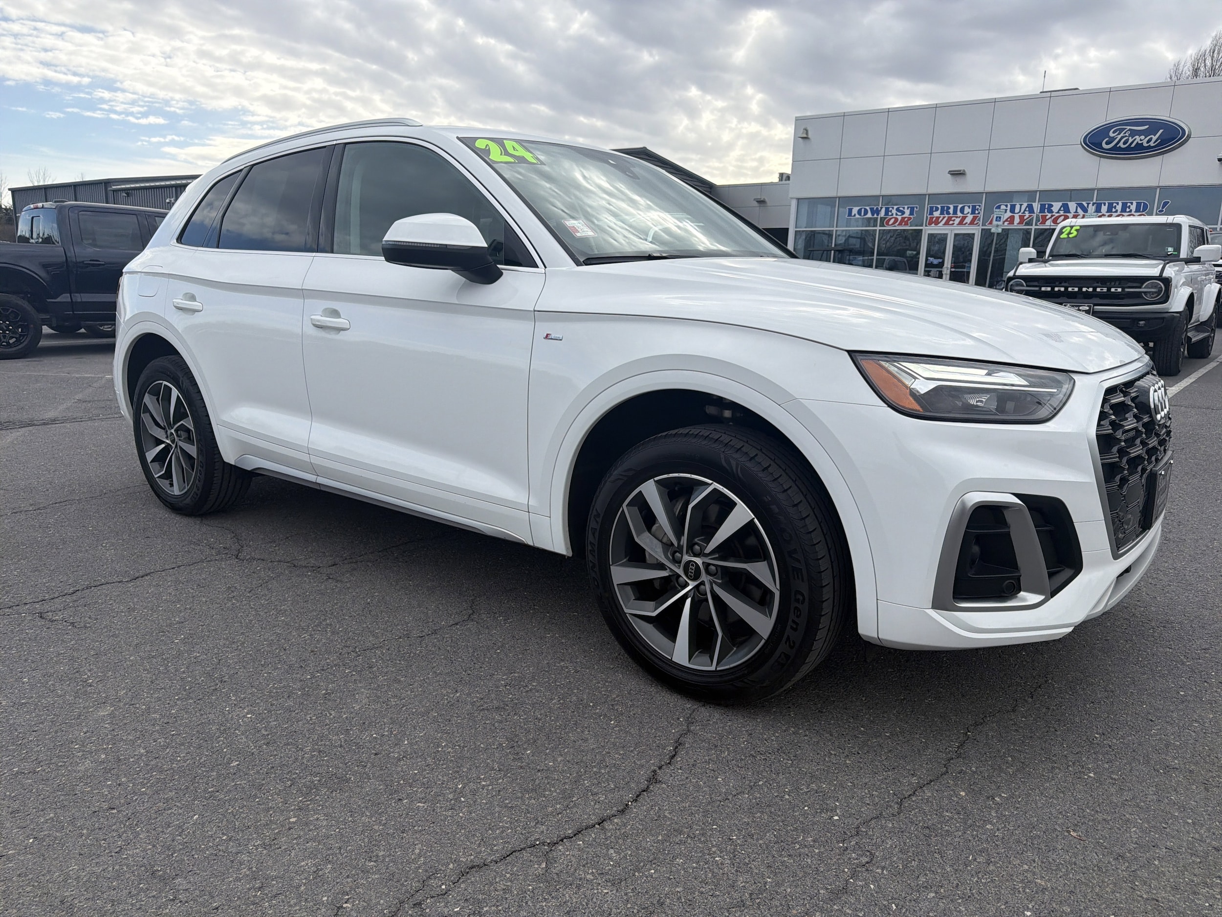 2024 Audi Q5 45 Premium Plus's photo