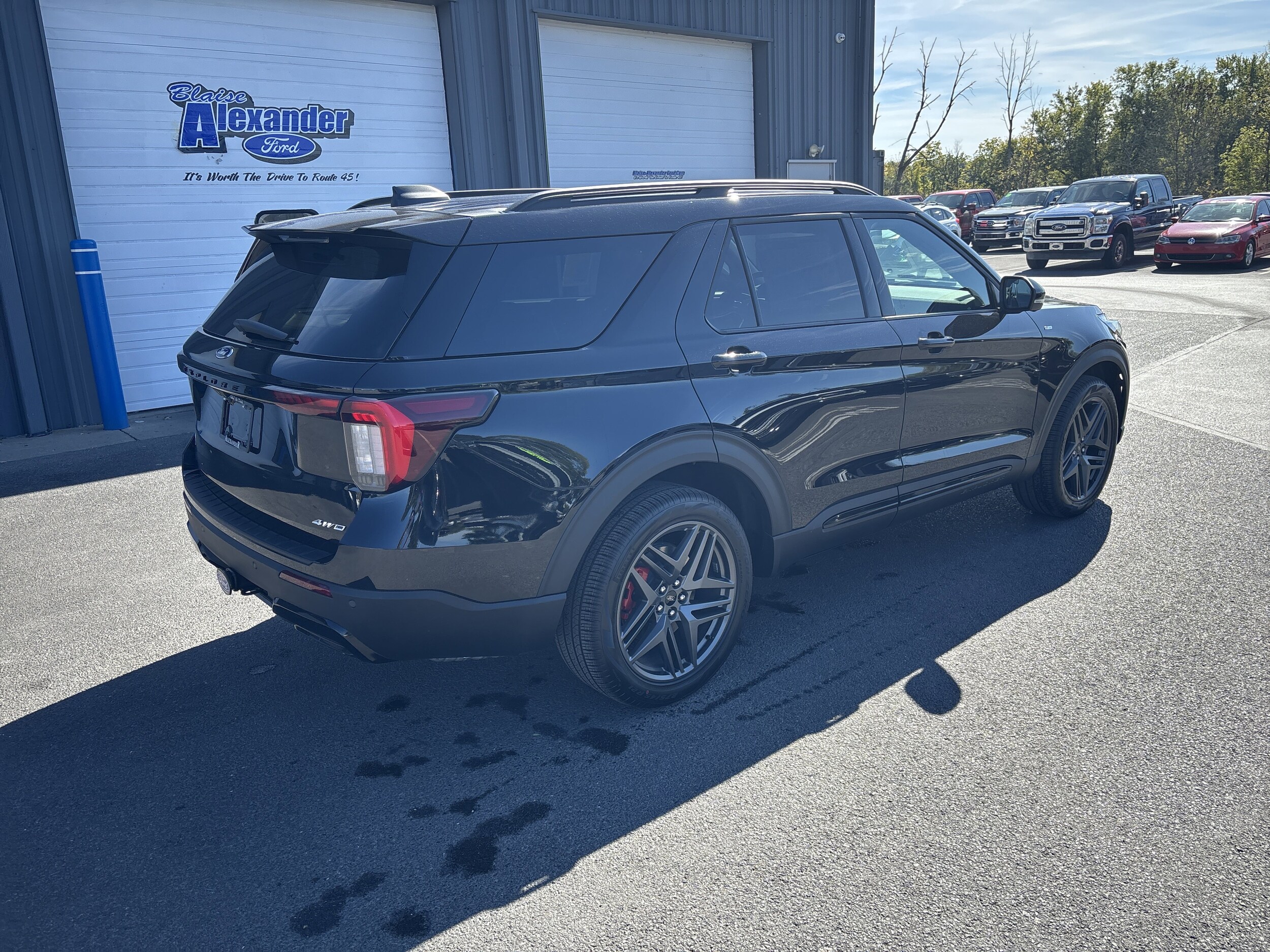 2025 Ford Explorer ST-Line photo 2