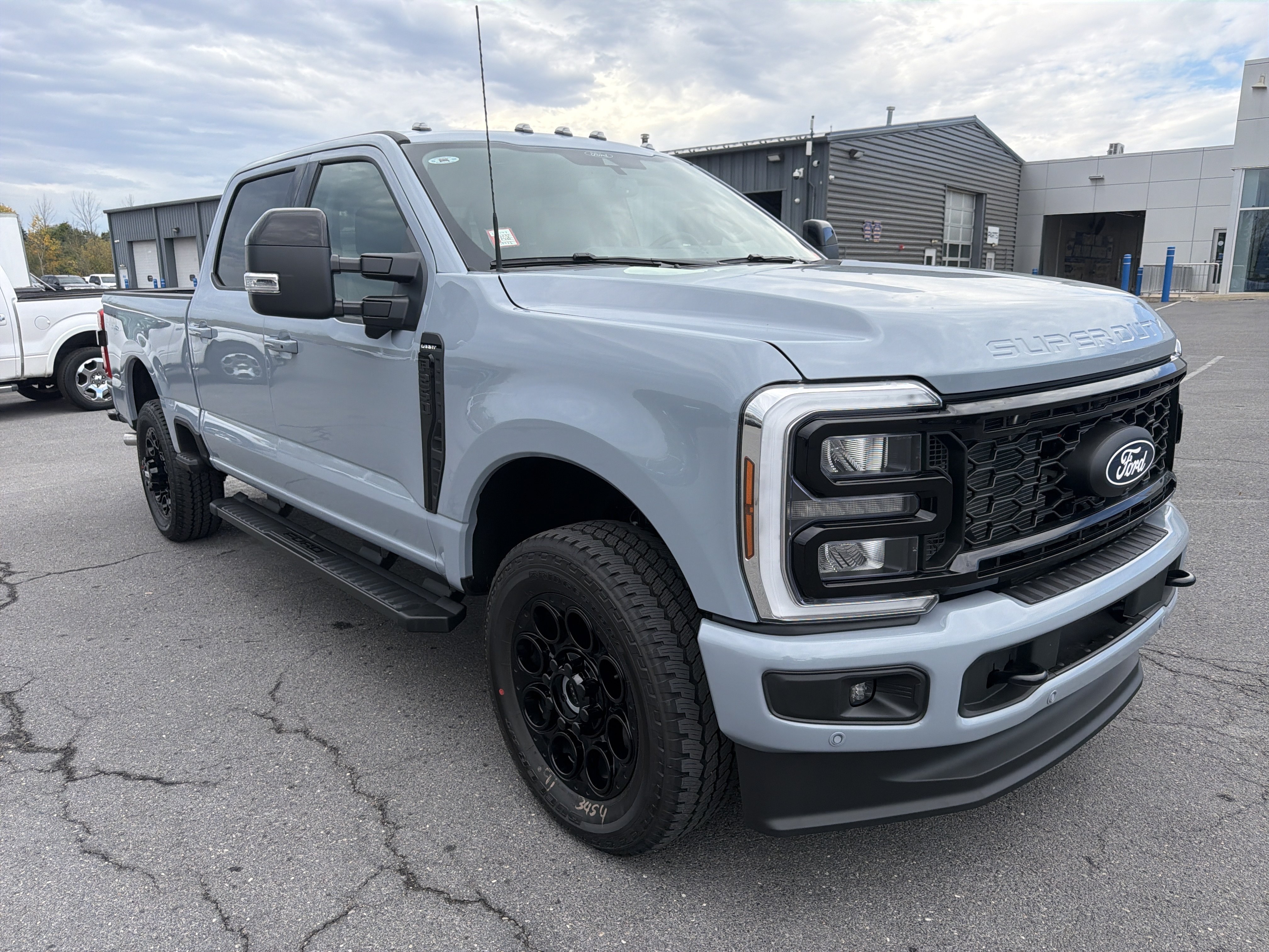 2027 Ford F-250 LARIAT Truck Crew Cab