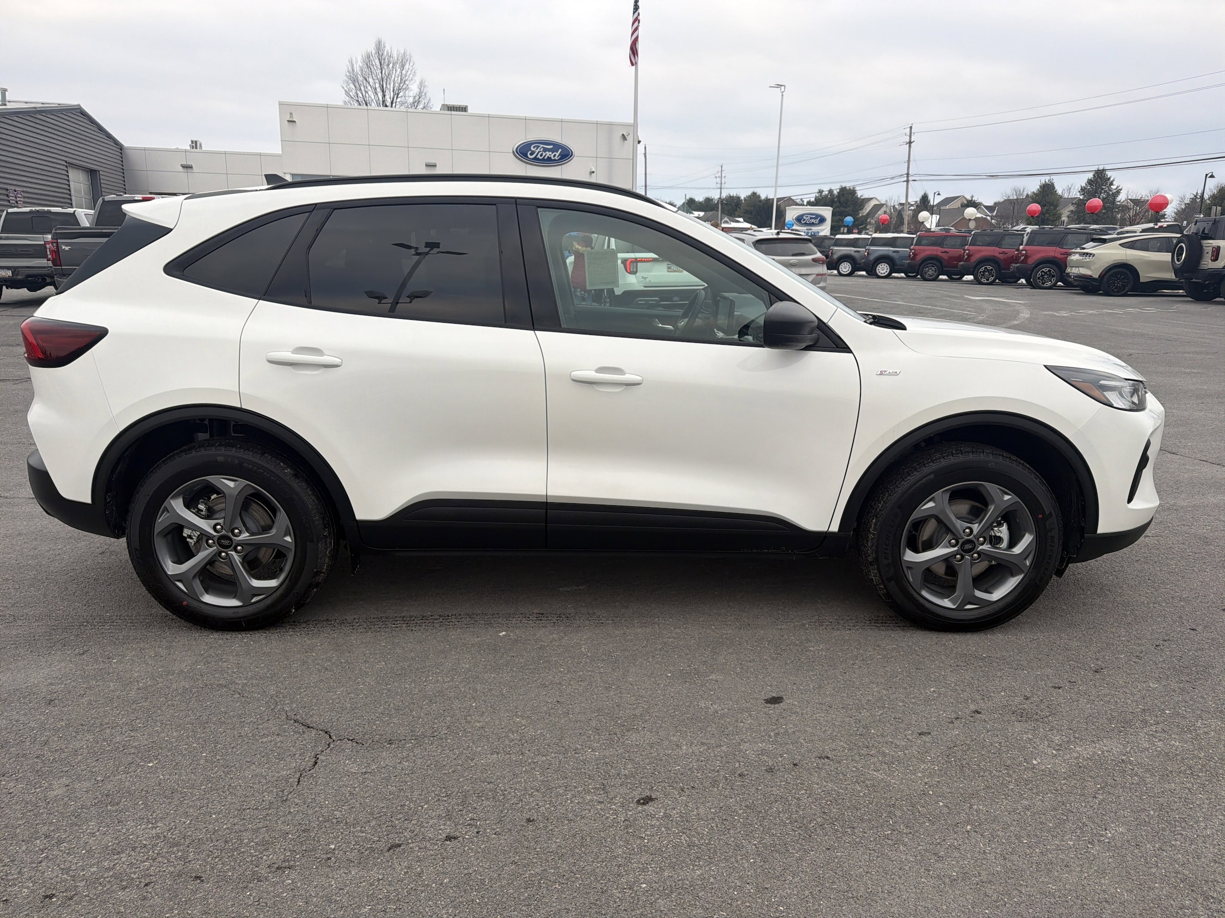 2026 Ford Escape ST-Line - Photo 2