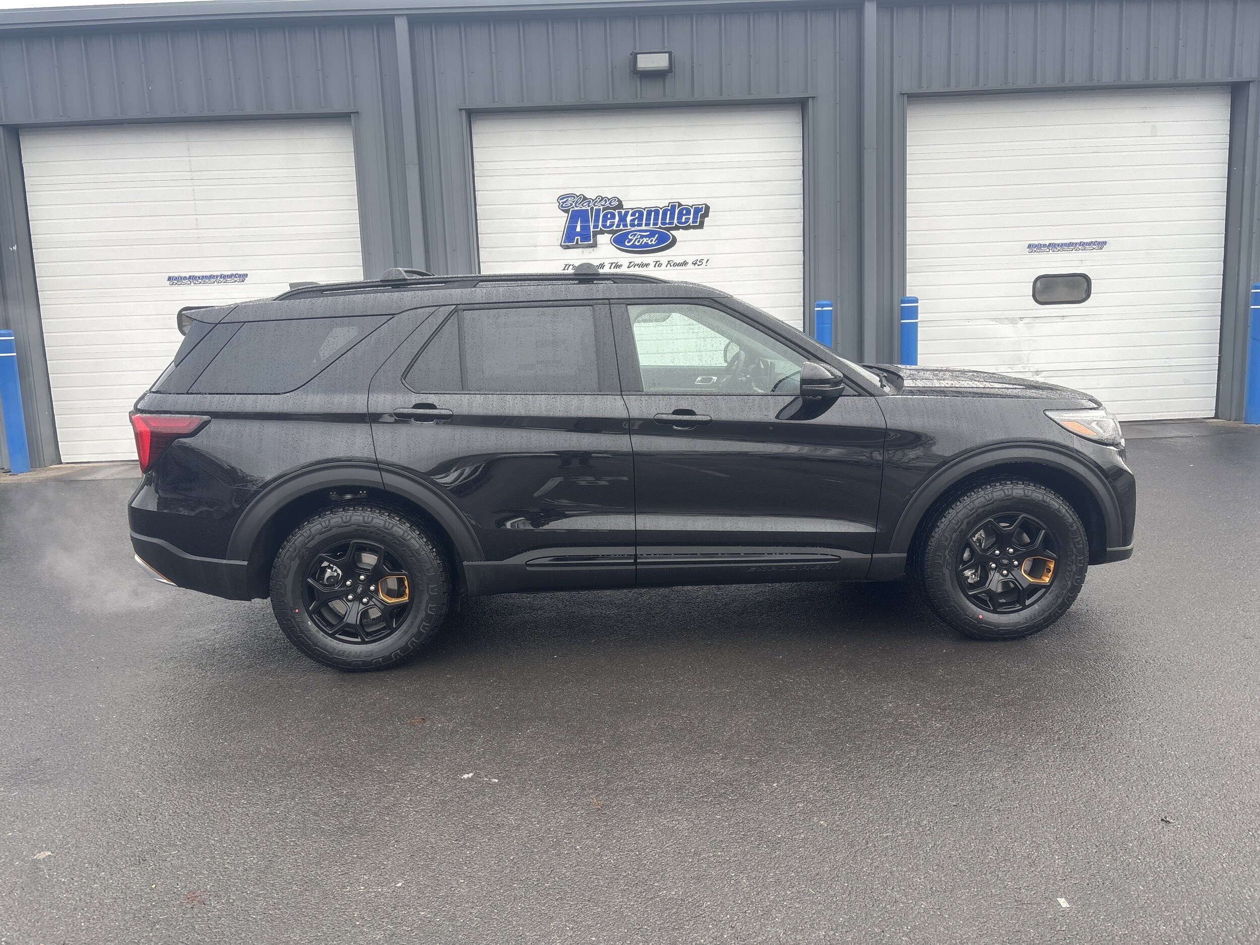 2026 Ford Explorer photo 2