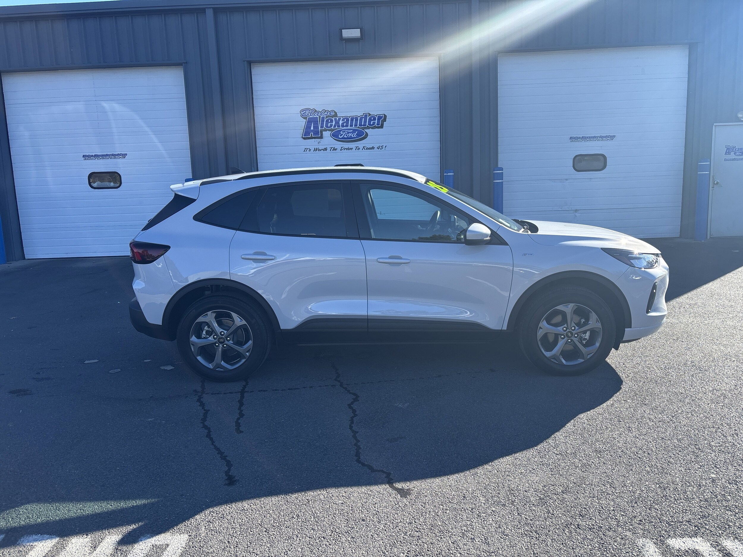 2025 Ford Escape ST-Line Select photo 2