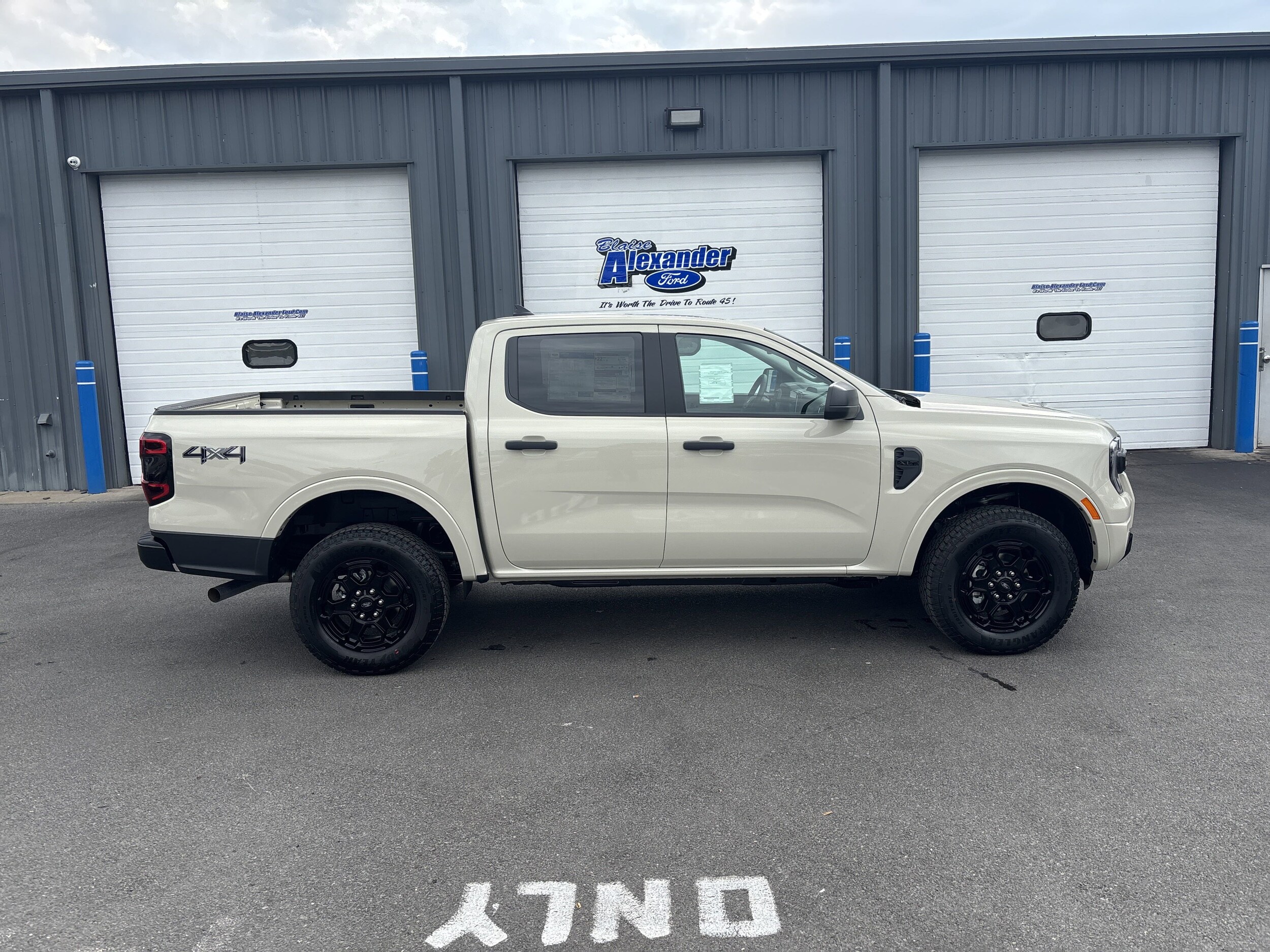 2025 Ford Ranger XLT photo 2